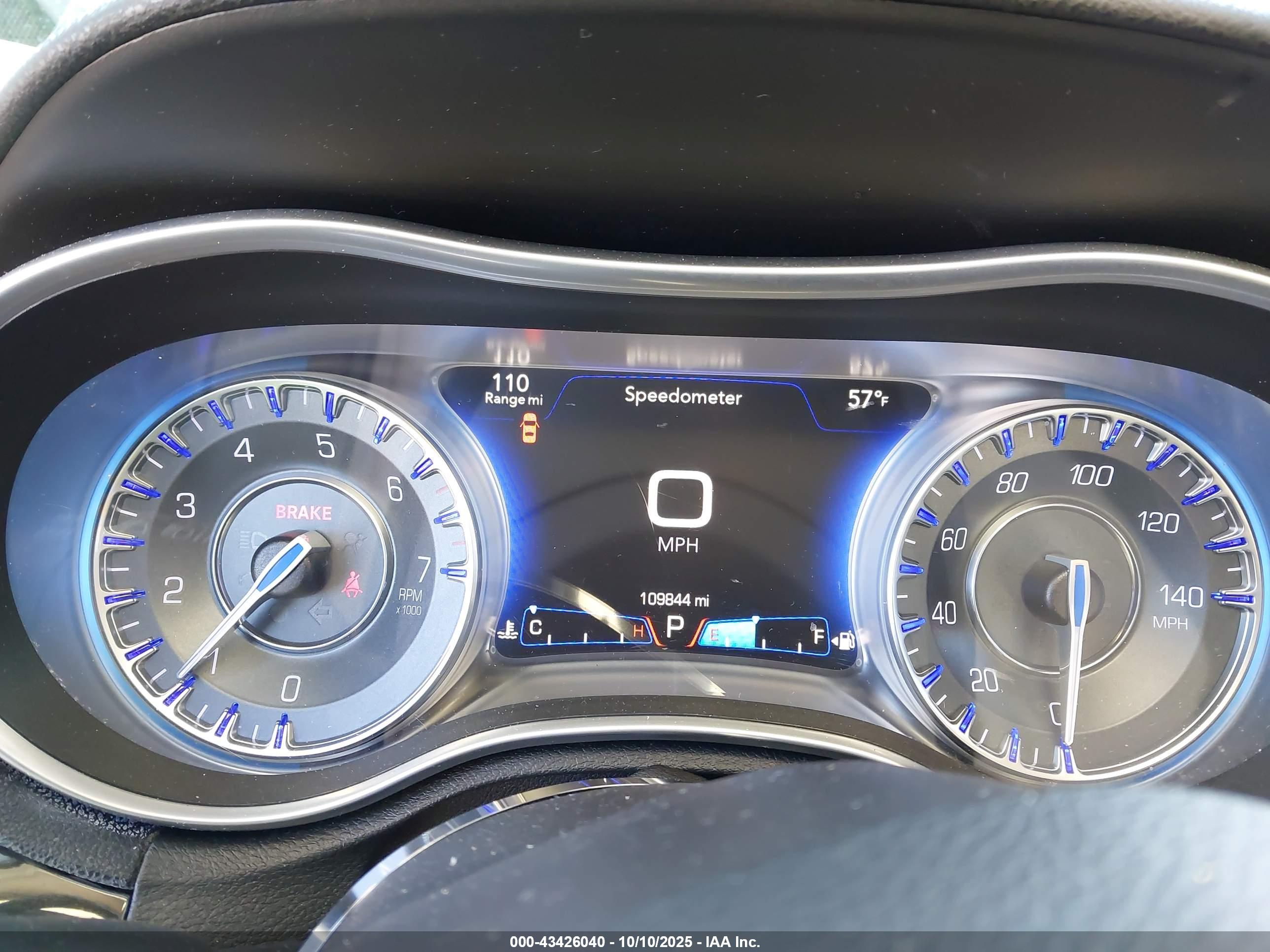 CHRYSLER 300 image 7