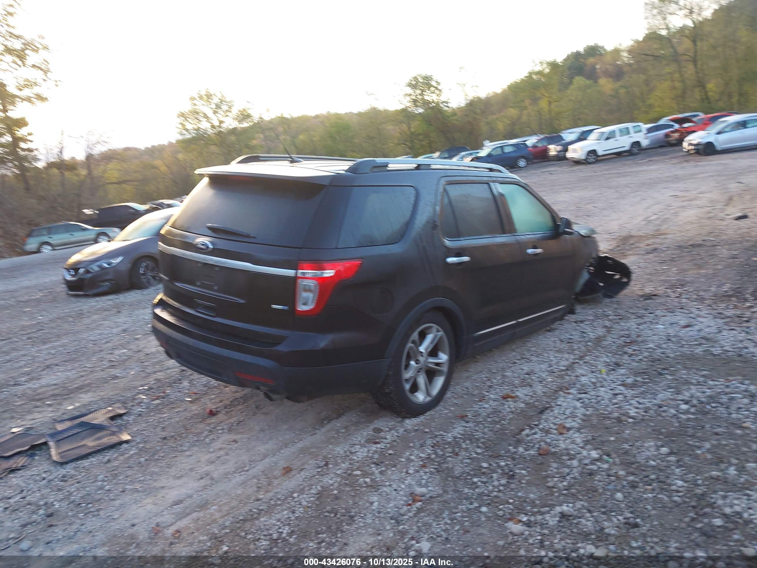 FORD EXPLORER image 4