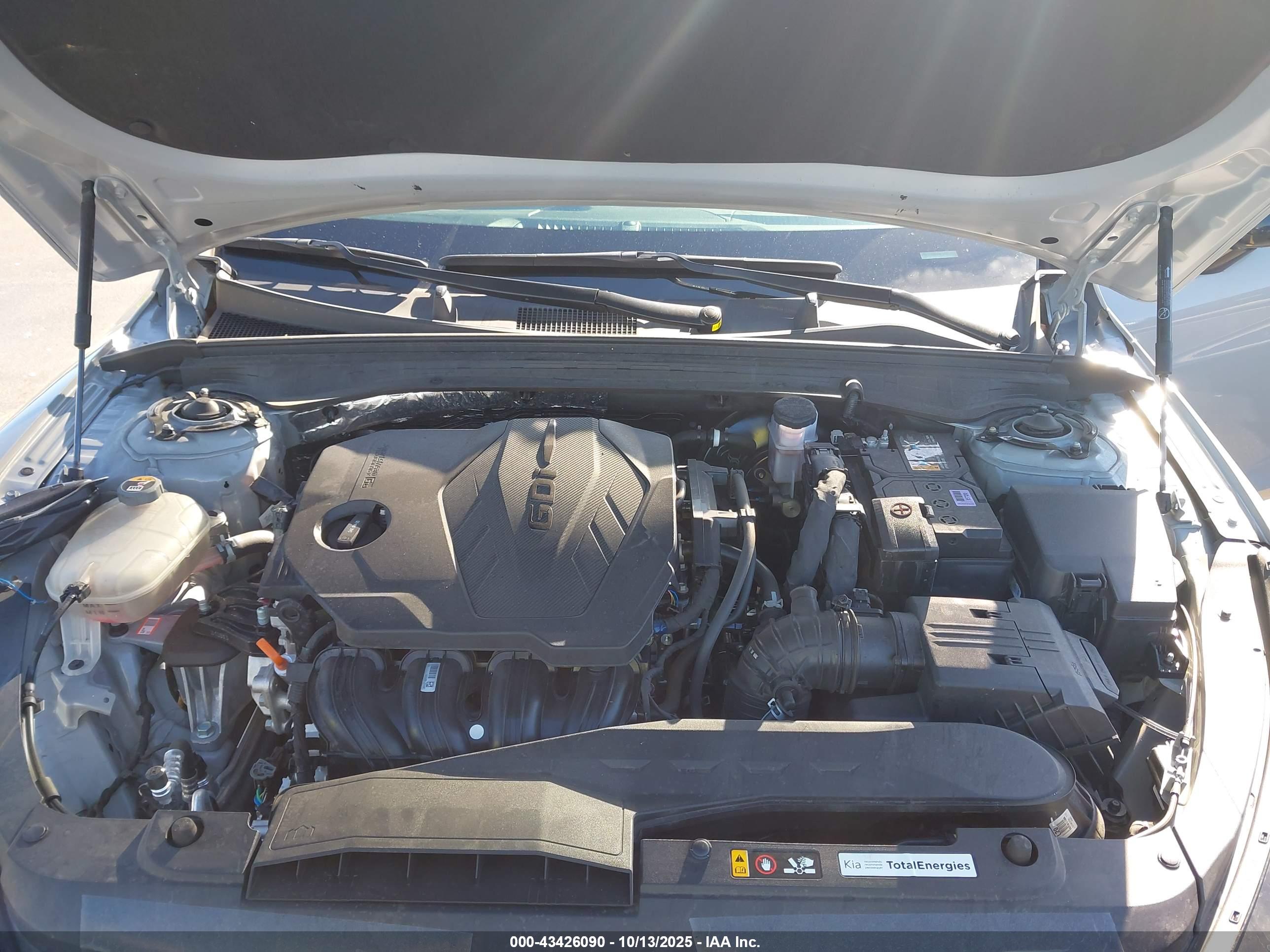KIA K5 image 10