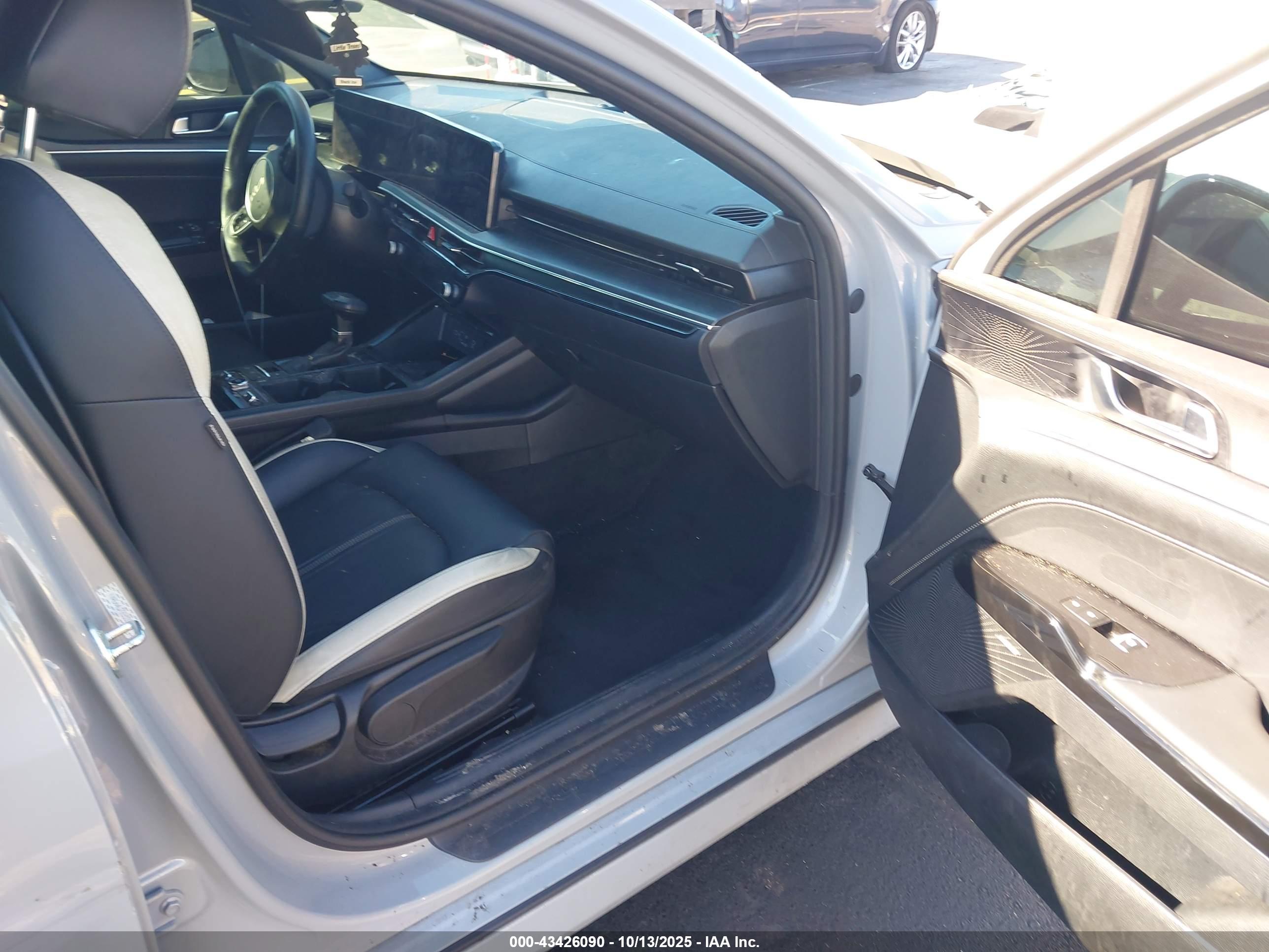 KIA K5 image 5