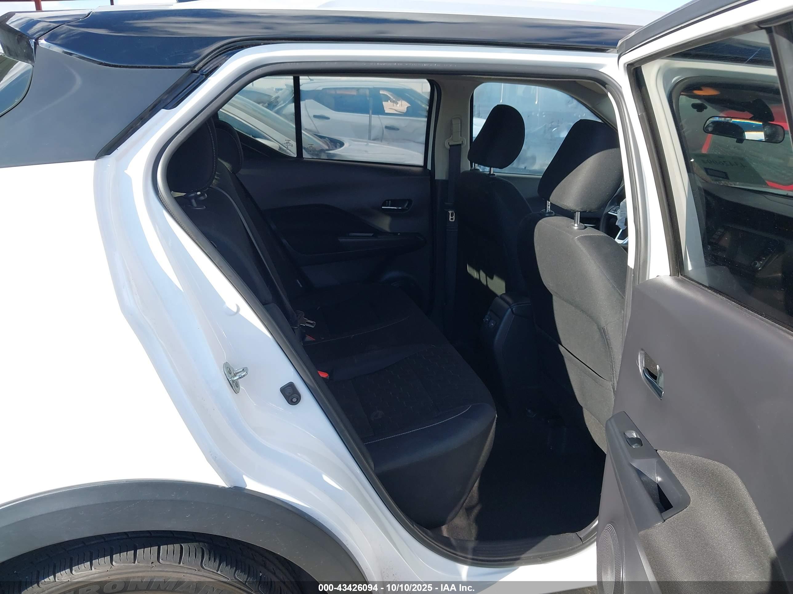 NISSAN KICKS image 8