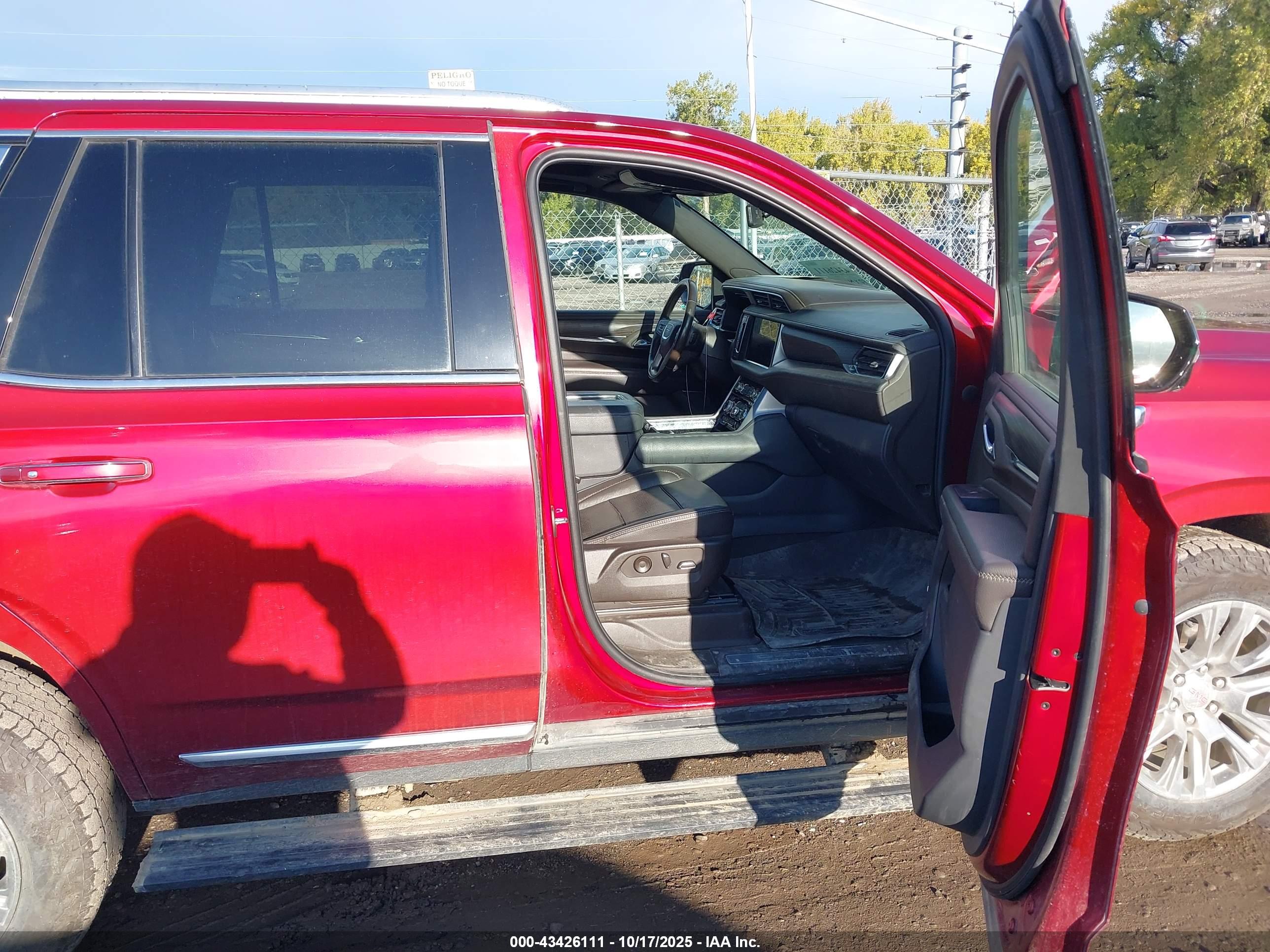GMC YUKON image 5