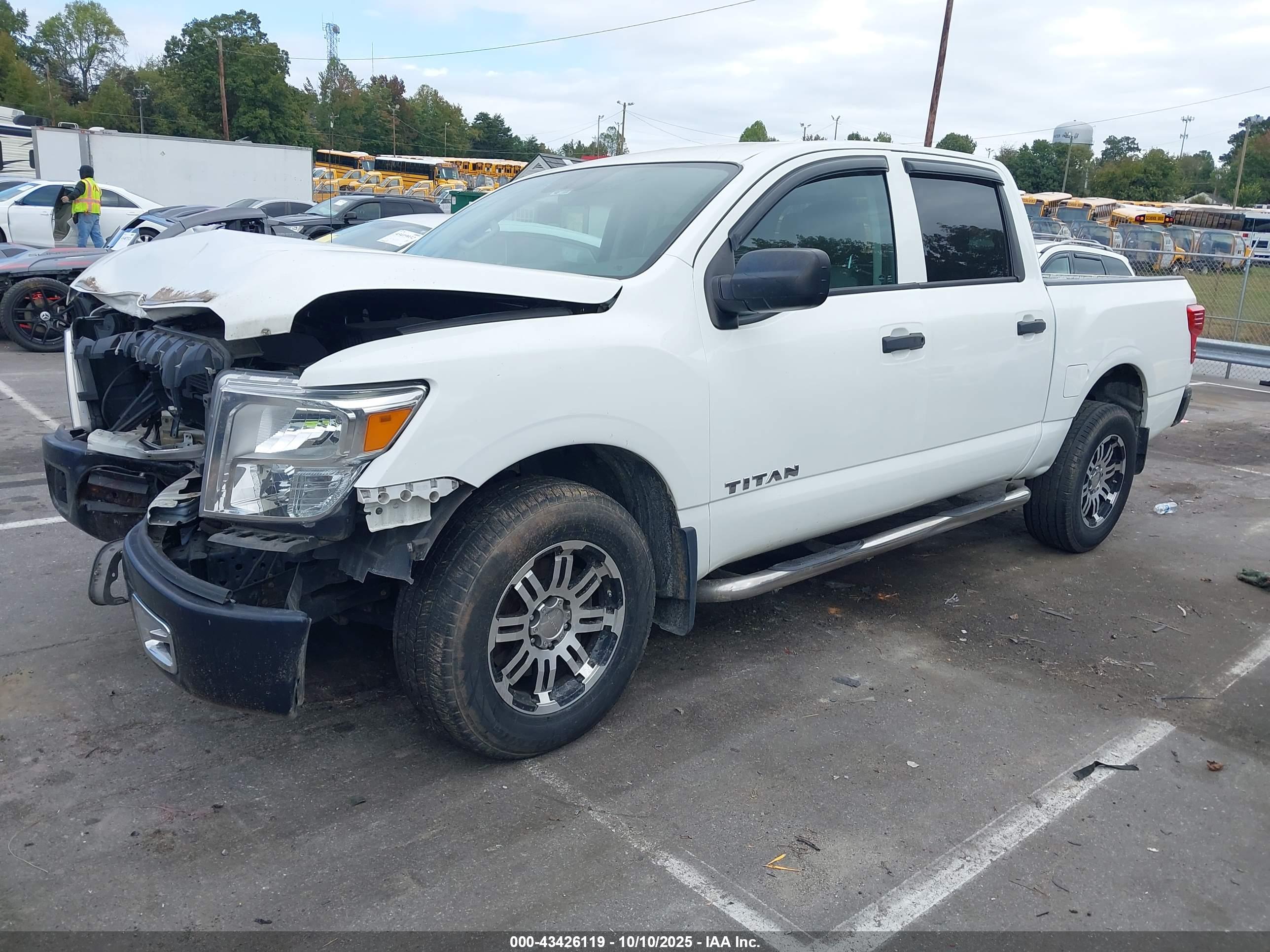 NISSAN TITAN image 2