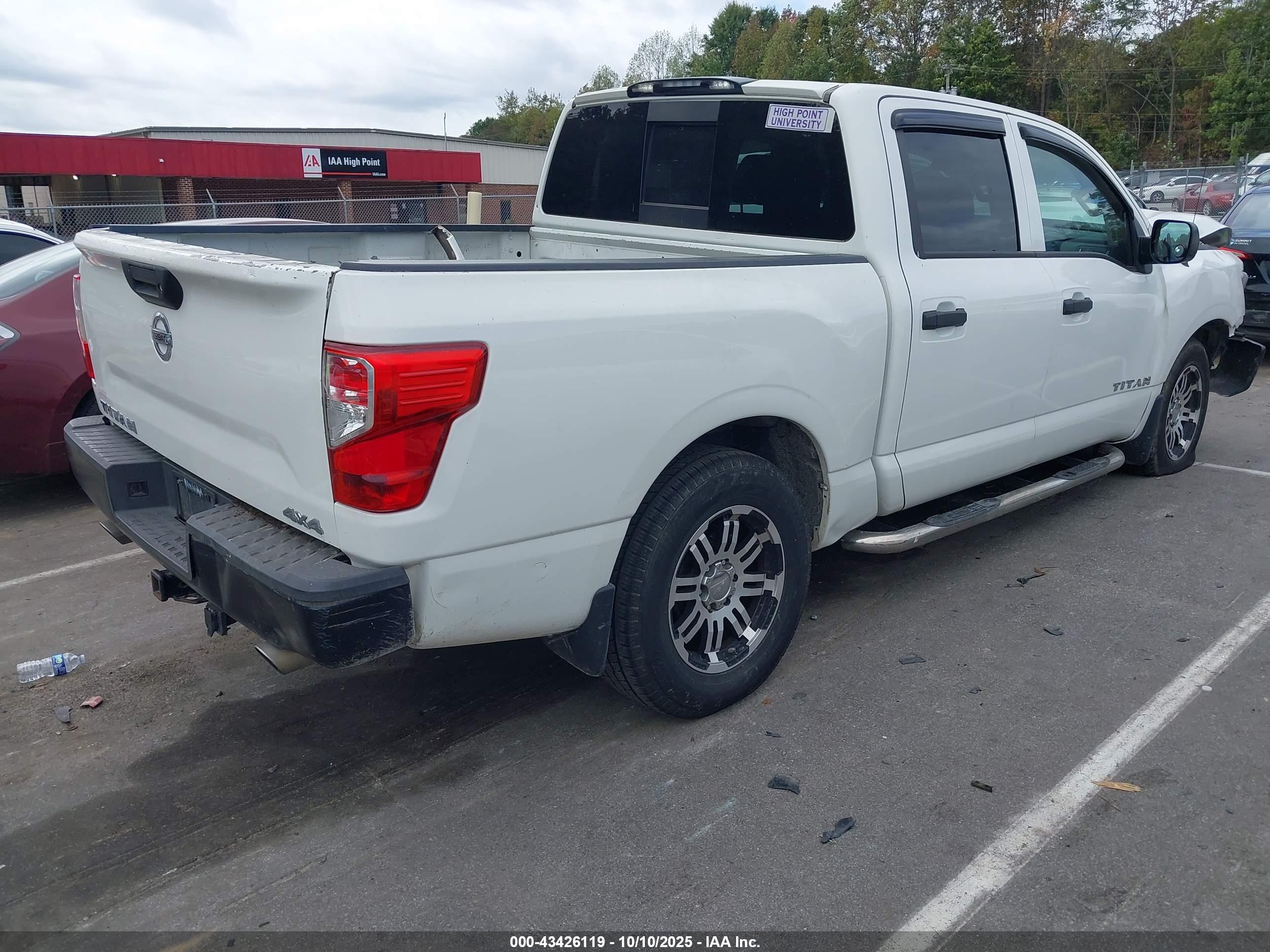 NISSAN TITAN image 4