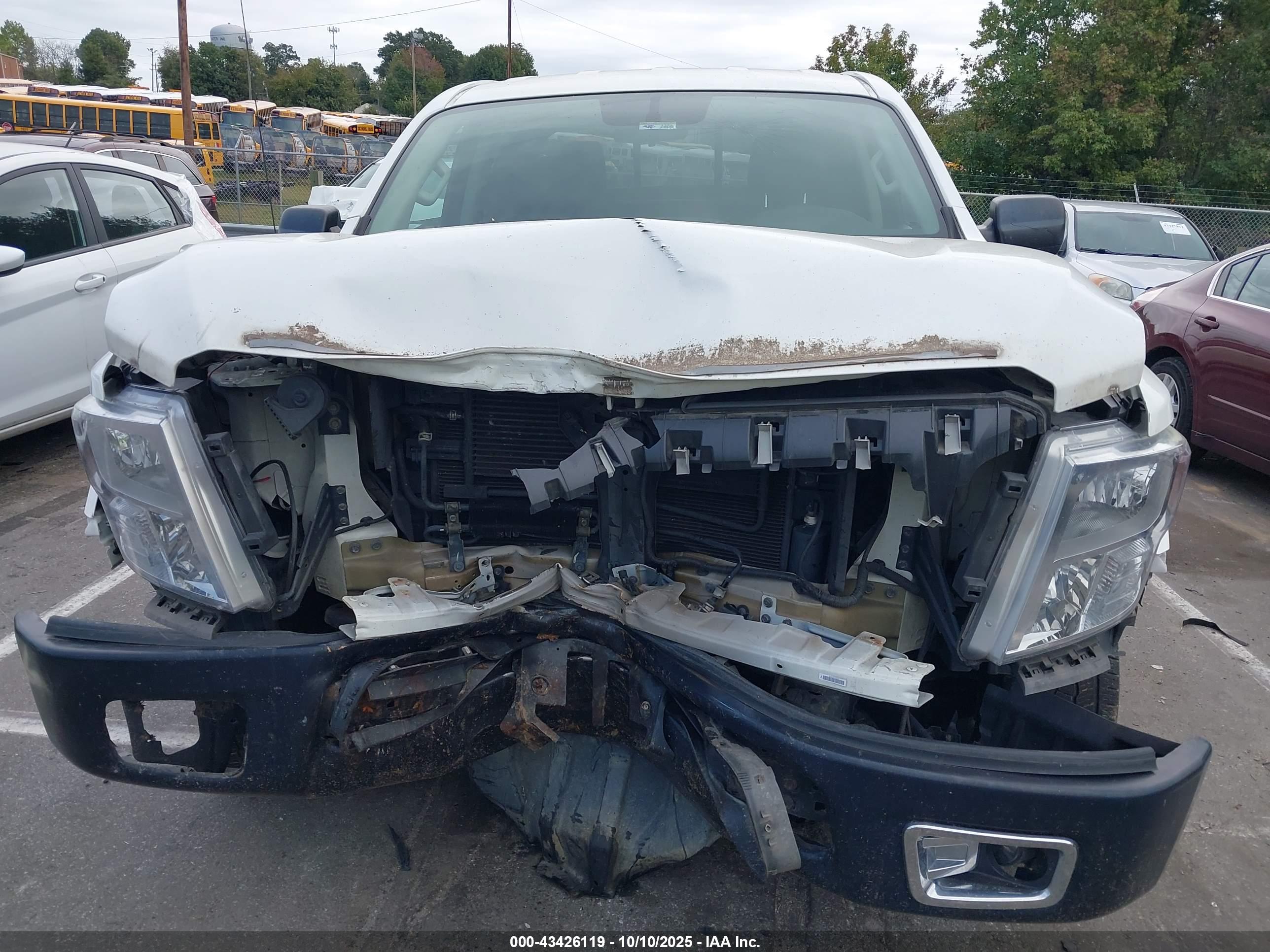 NISSAN TITAN image 6