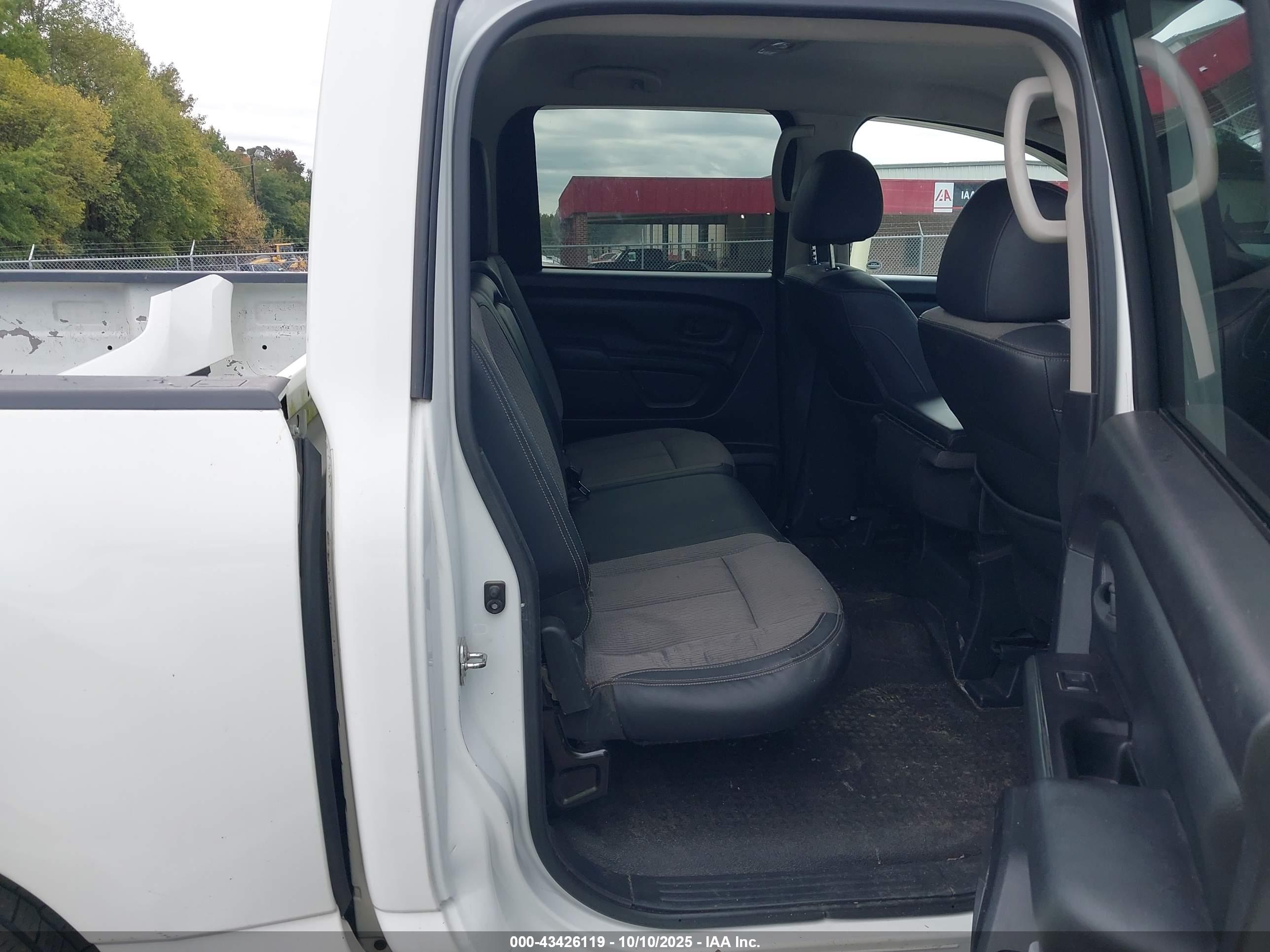 NISSAN TITAN image 8