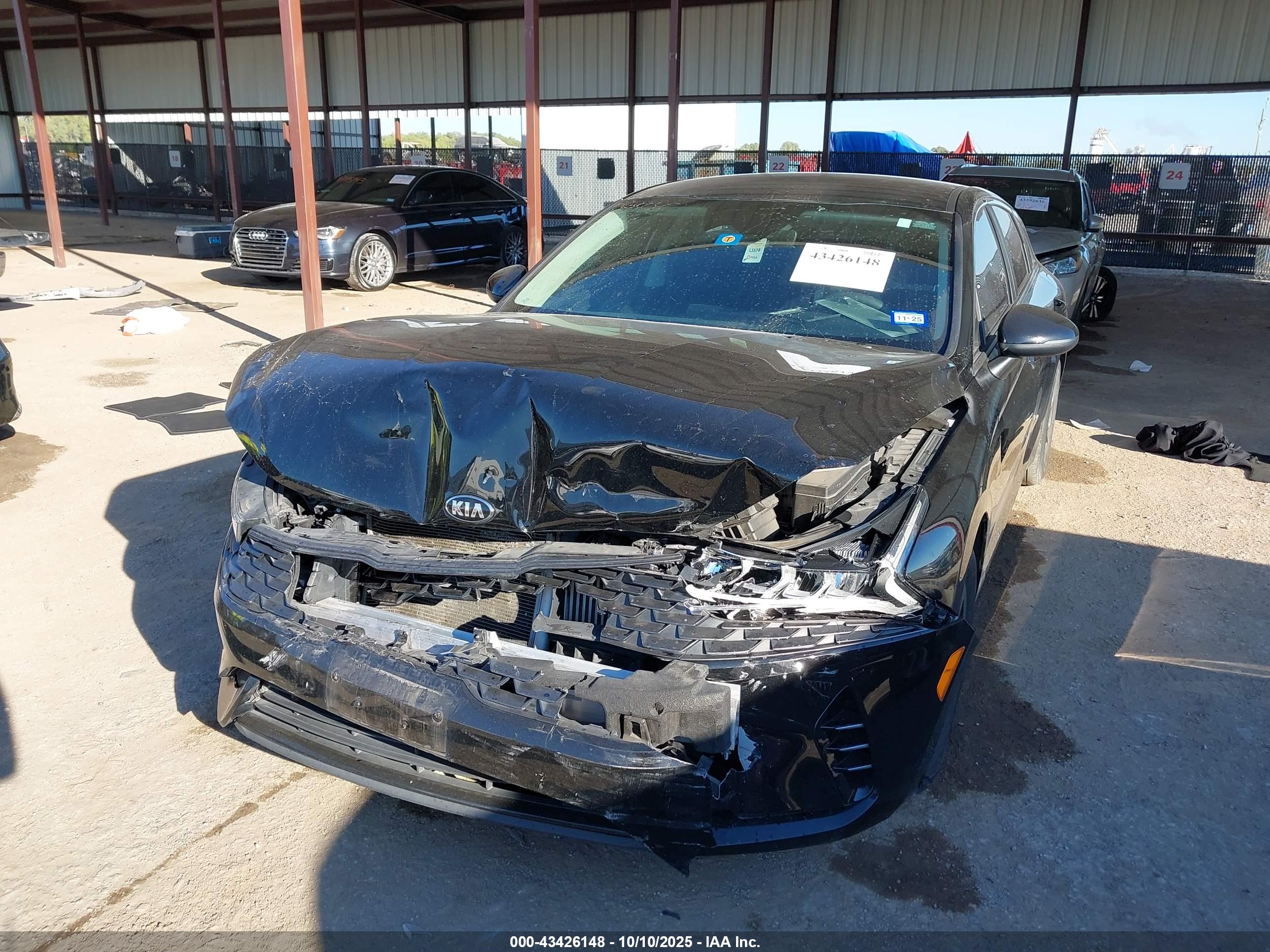 KIA K5 image 2