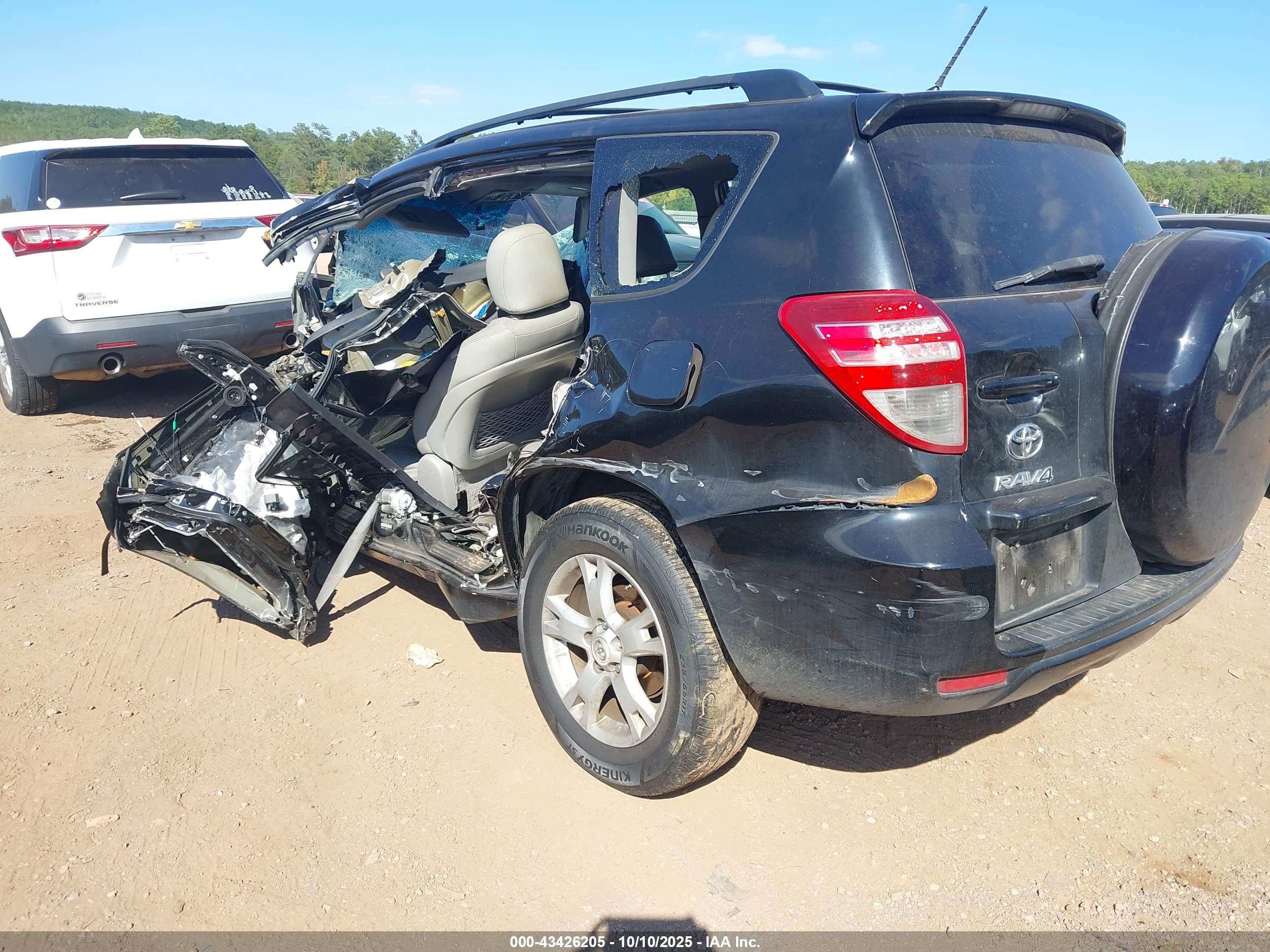 TOYOTA RAV4 image 3