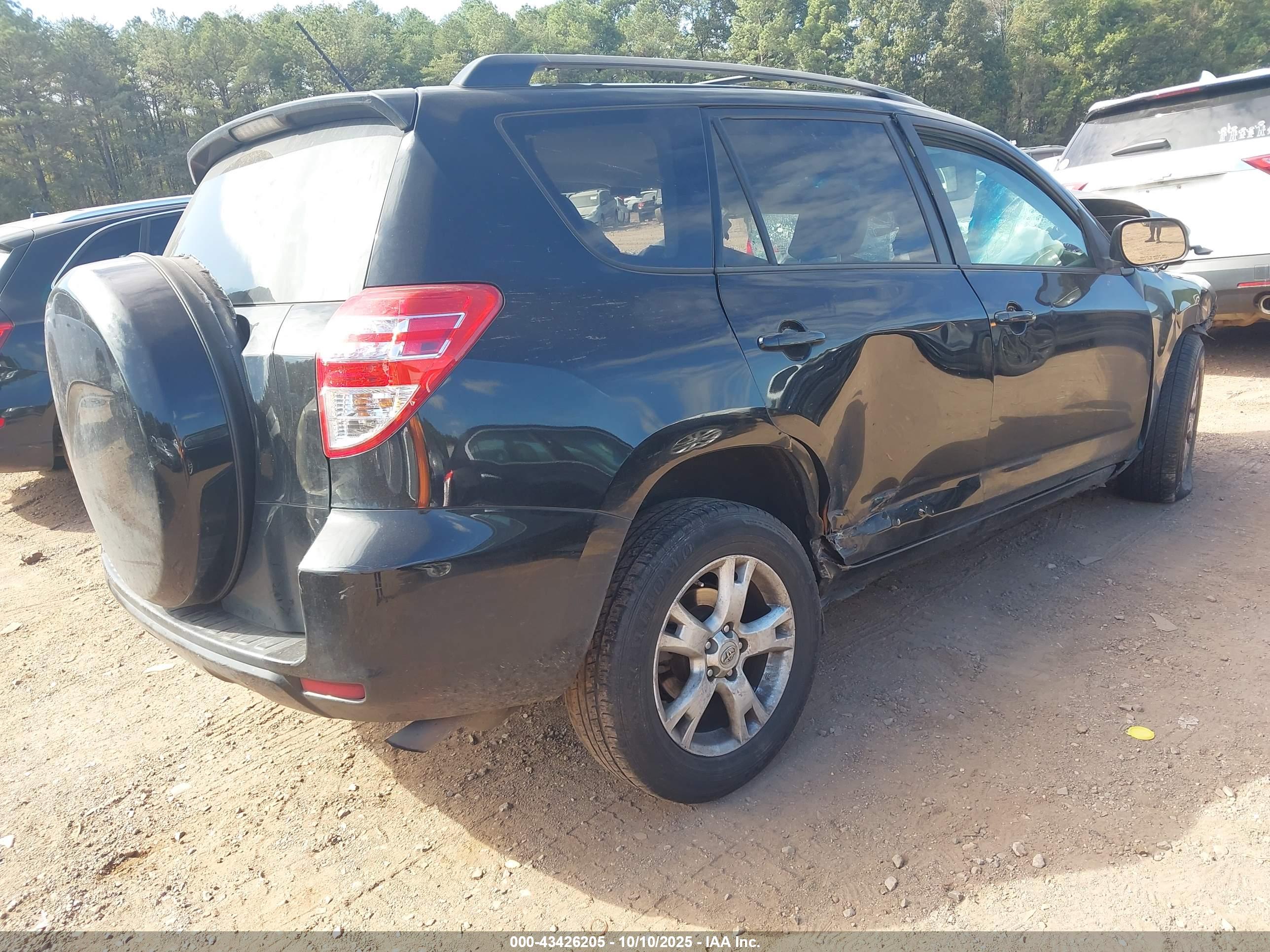 TOYOTA RAV4 image 4