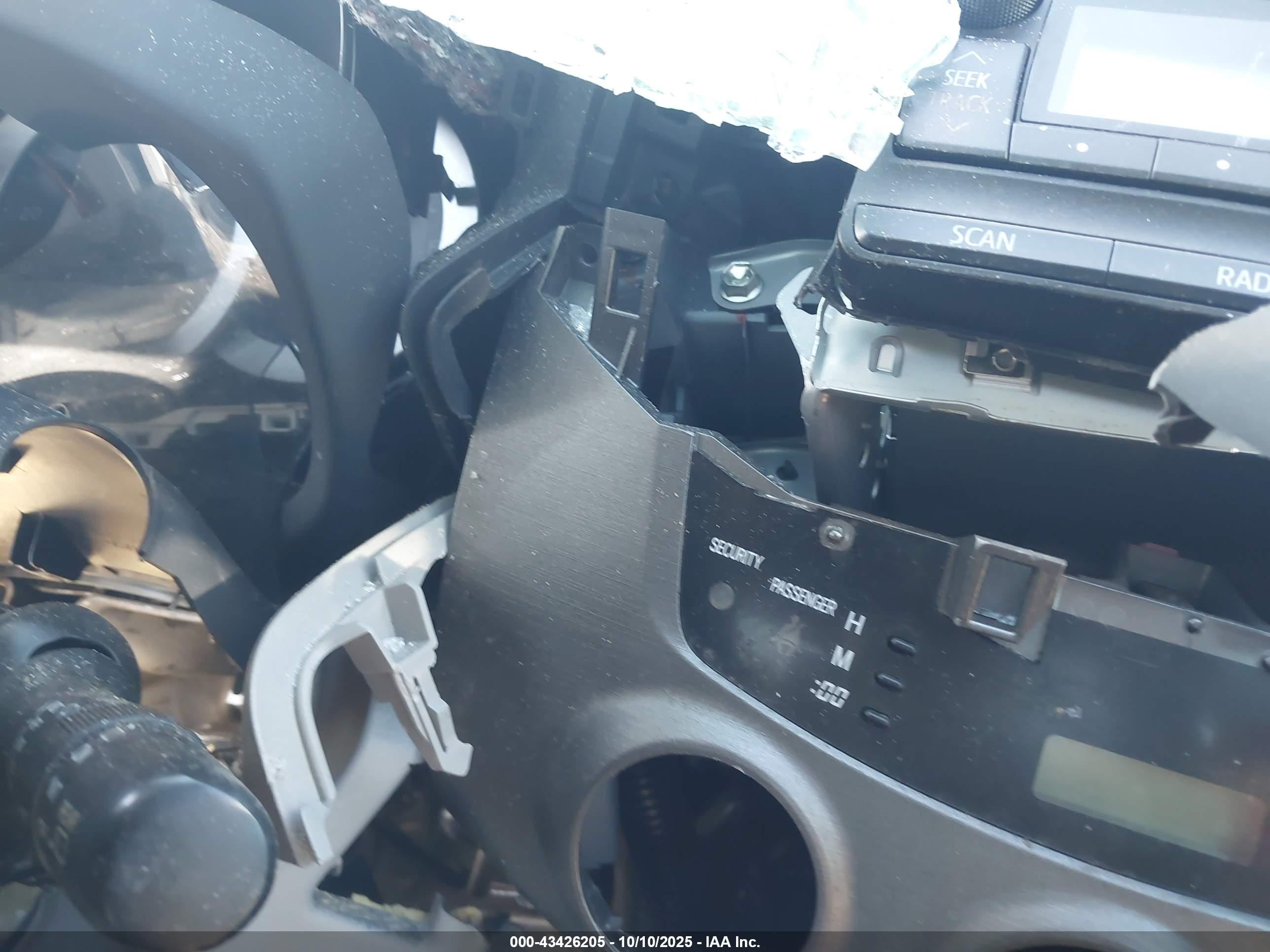 TOYOTA RAV4 image 7