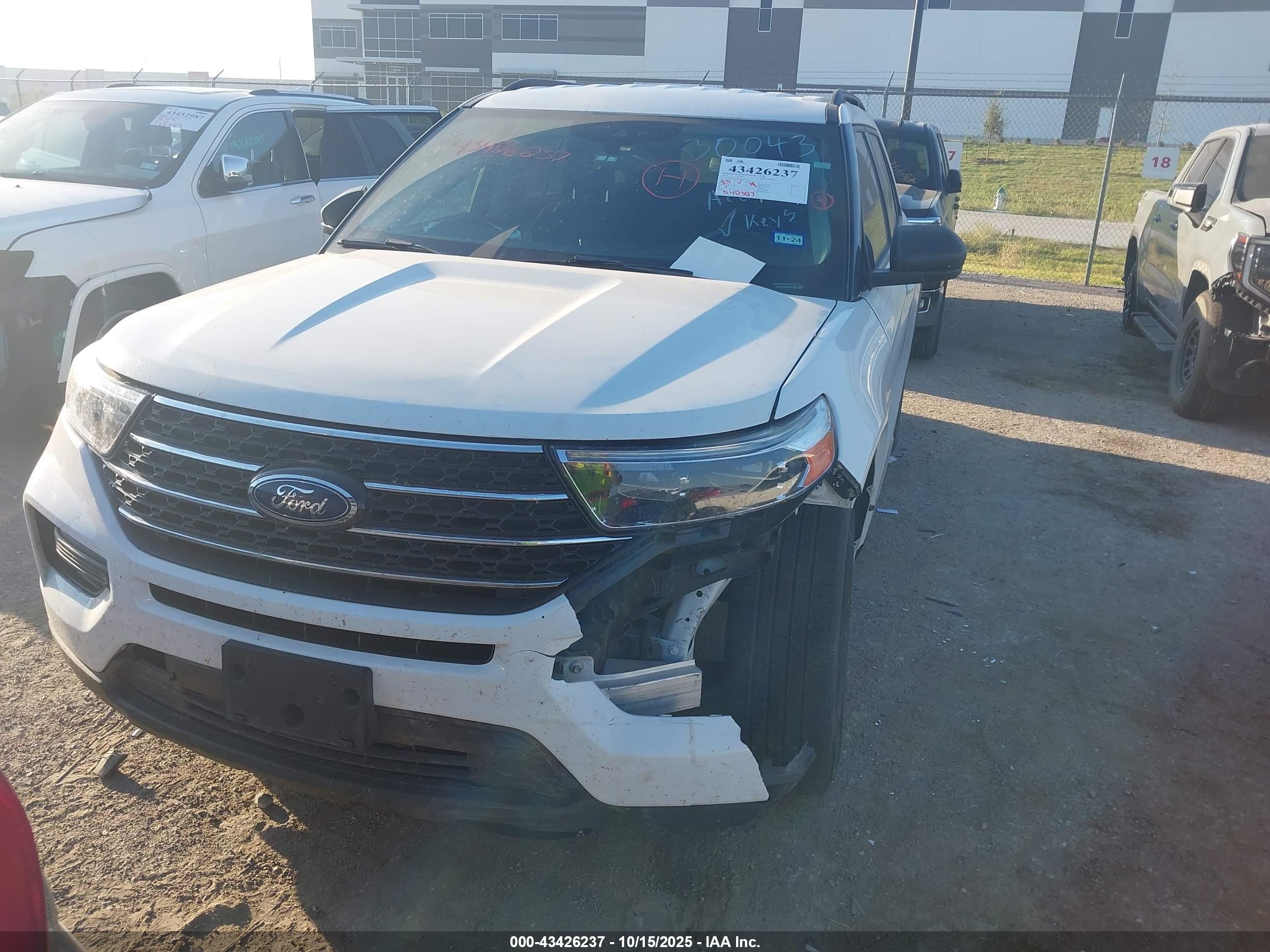 FORD EXPLORER image 2