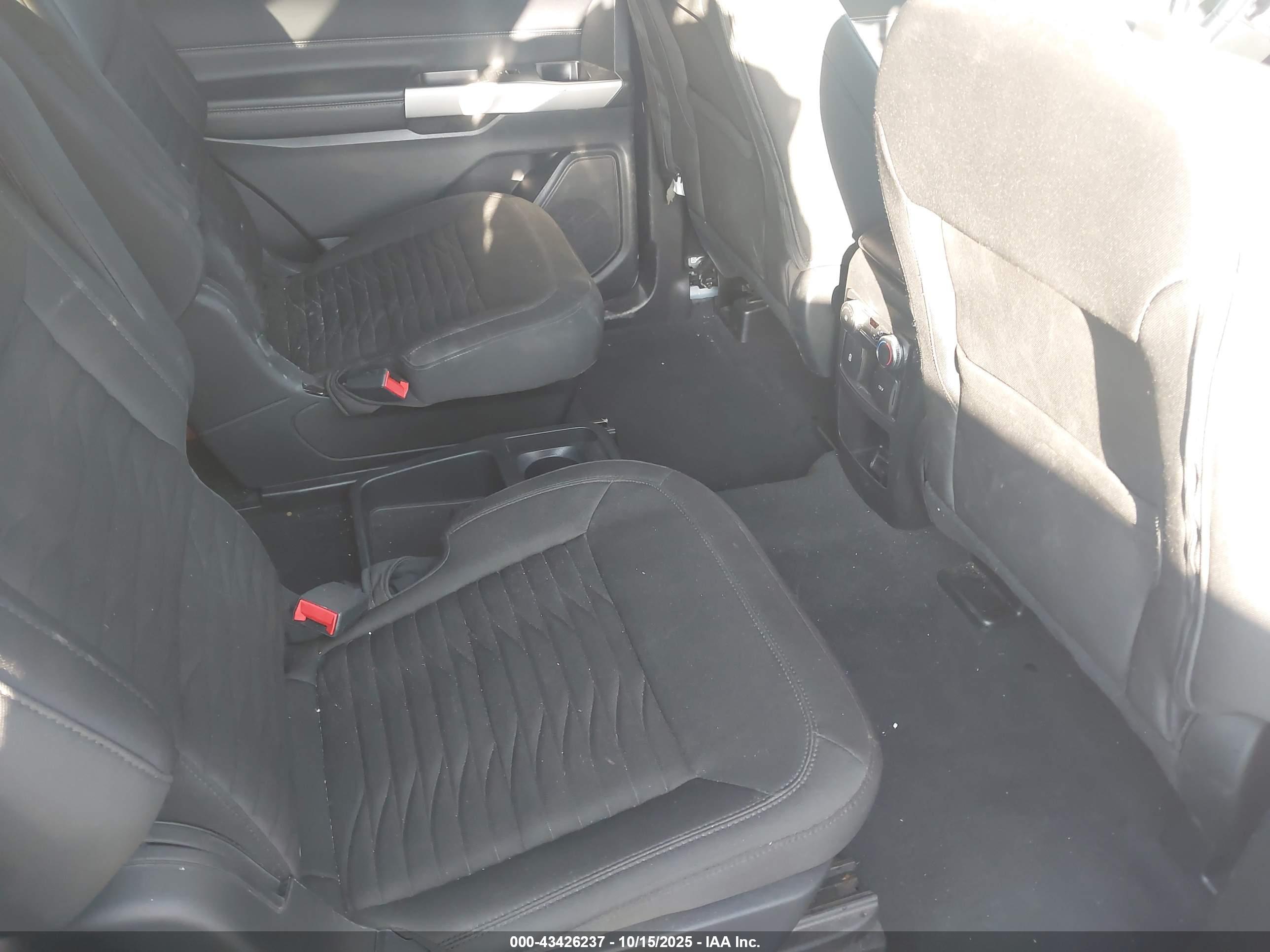 FORD EXPLORER image 8