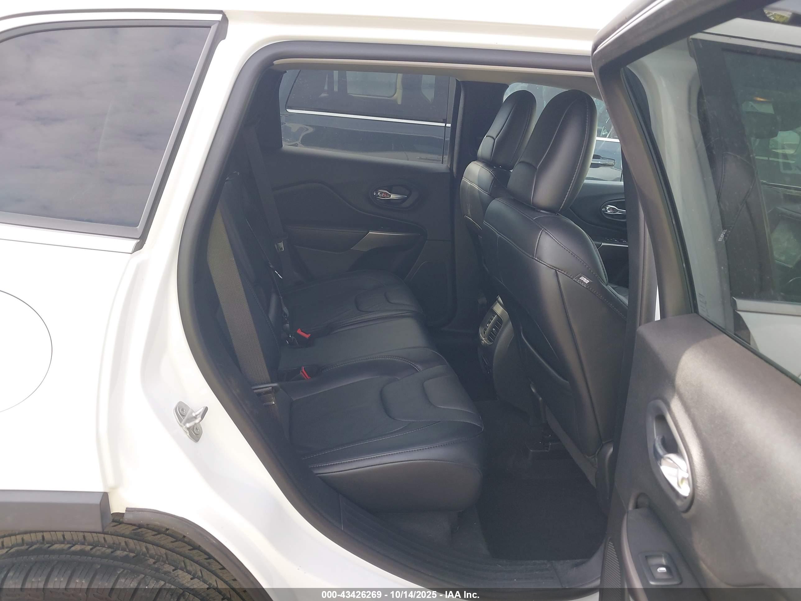 JEEP CHEROKEE image 8
