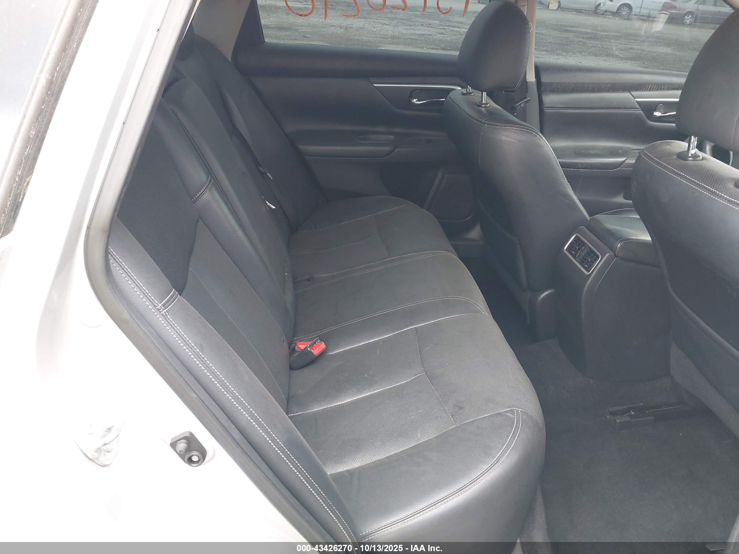 NISSAN ALTIMA image 8