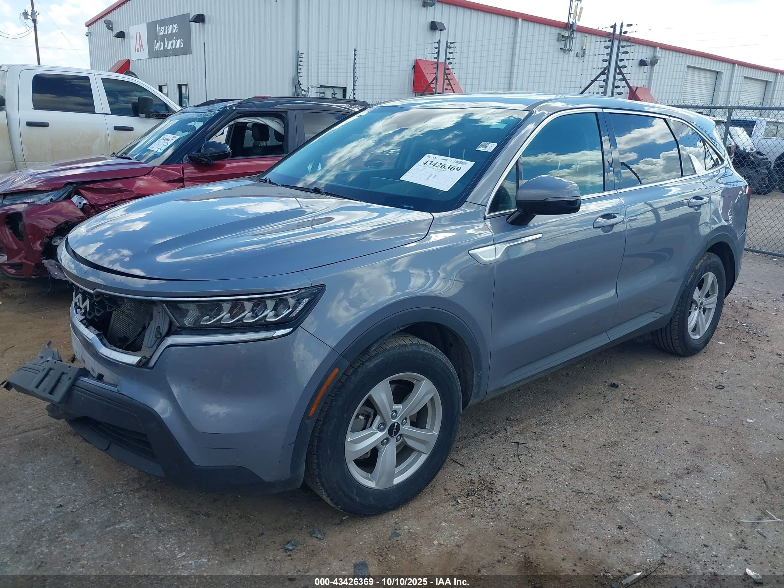 KIA SORENTO image 2