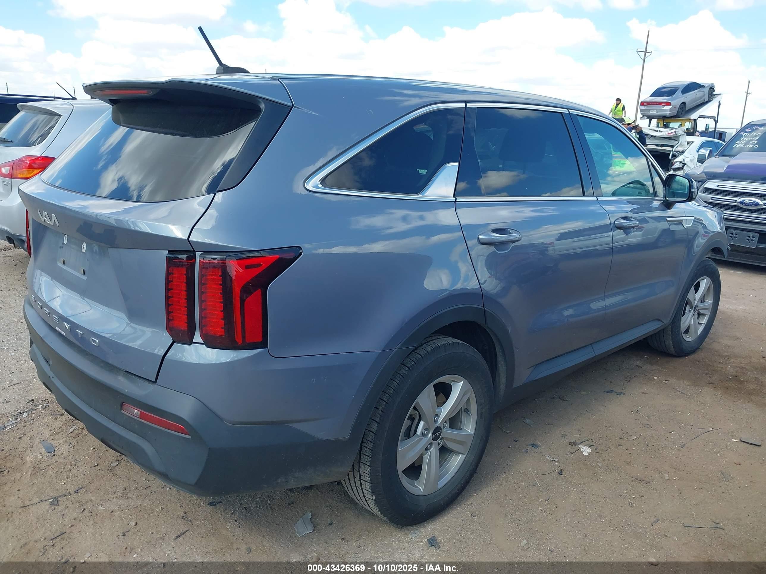KIA SORENTO image 4