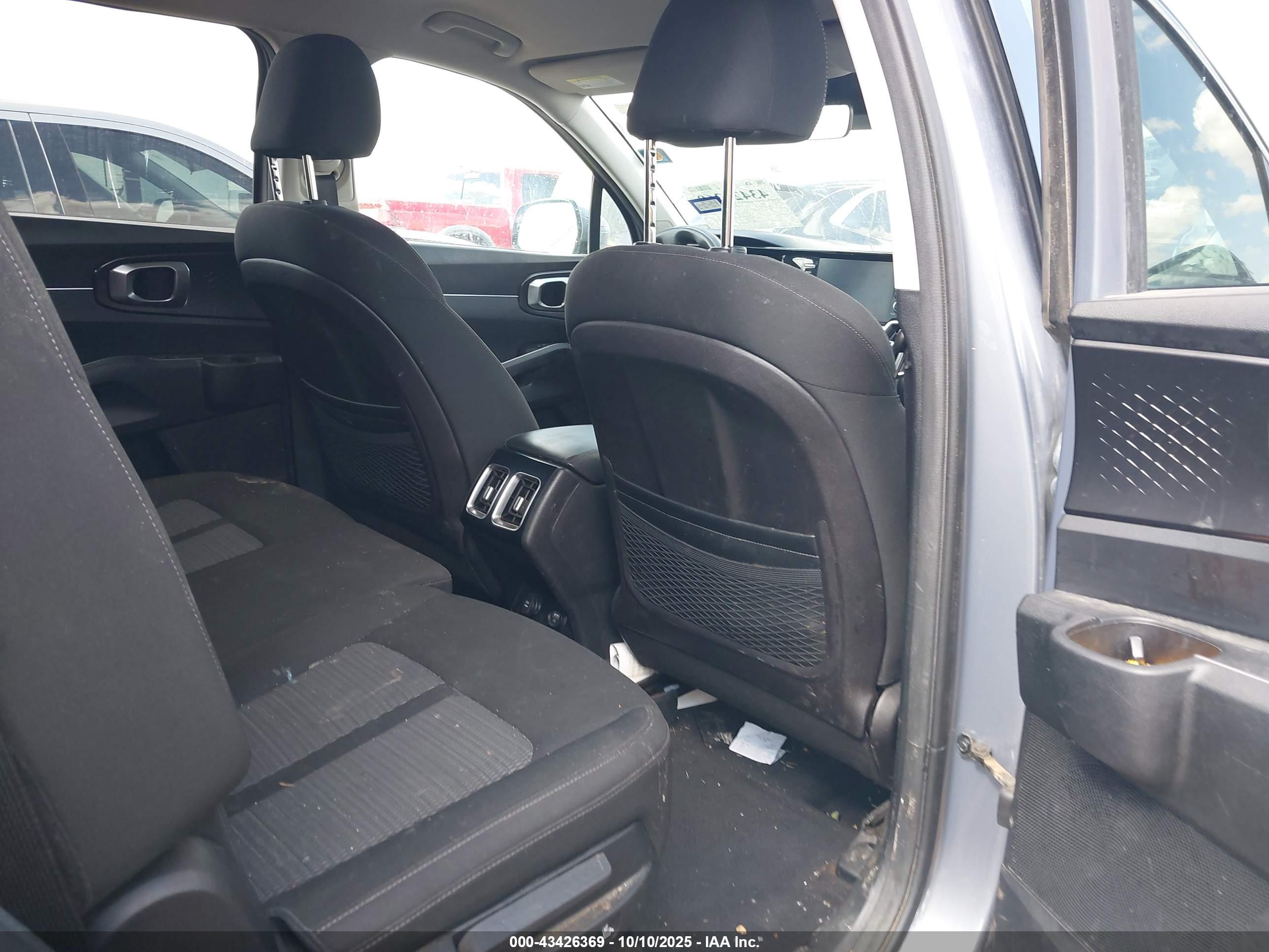 KIA SORENTO image 8