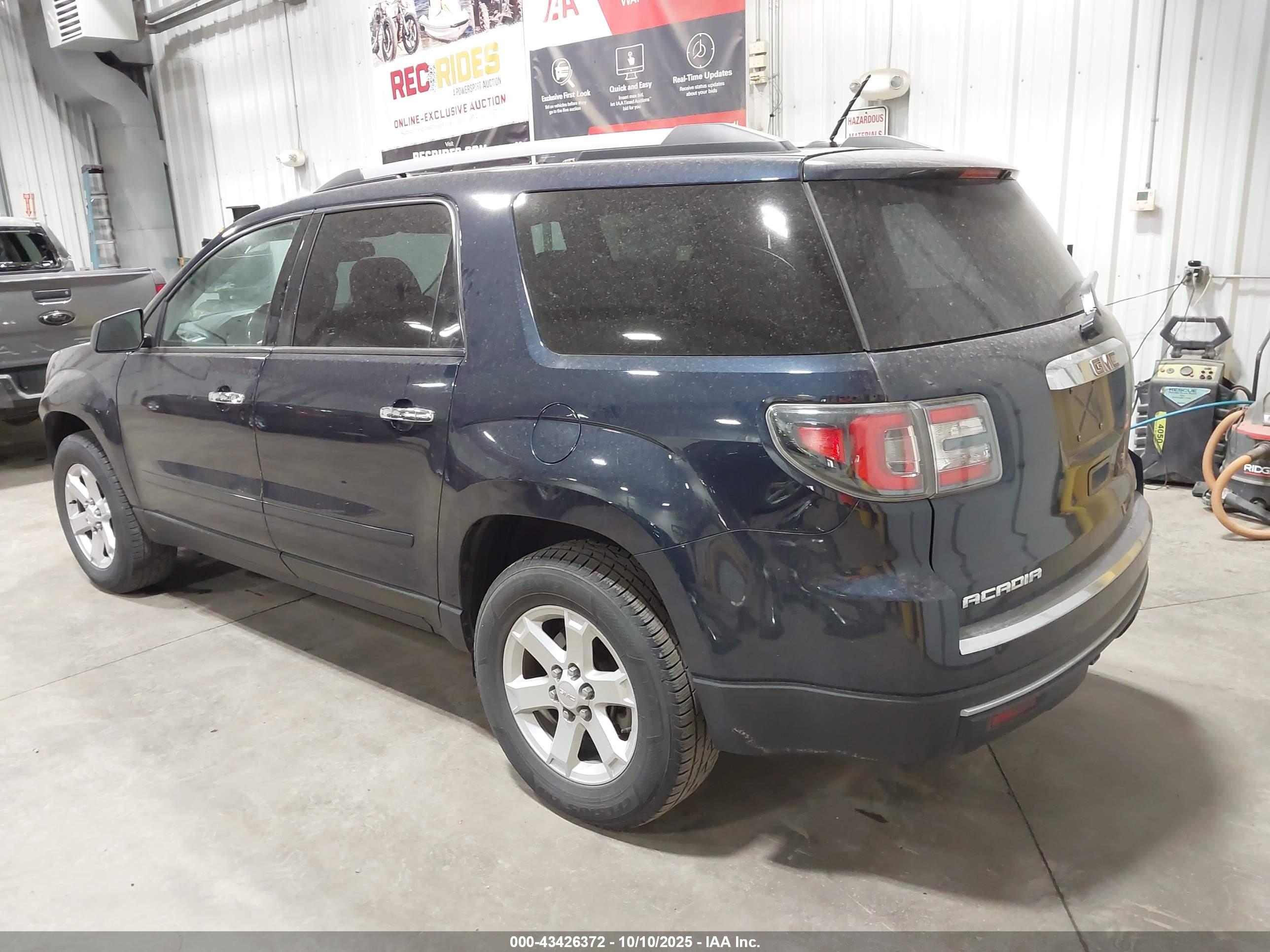 GMC ACADIA image 3