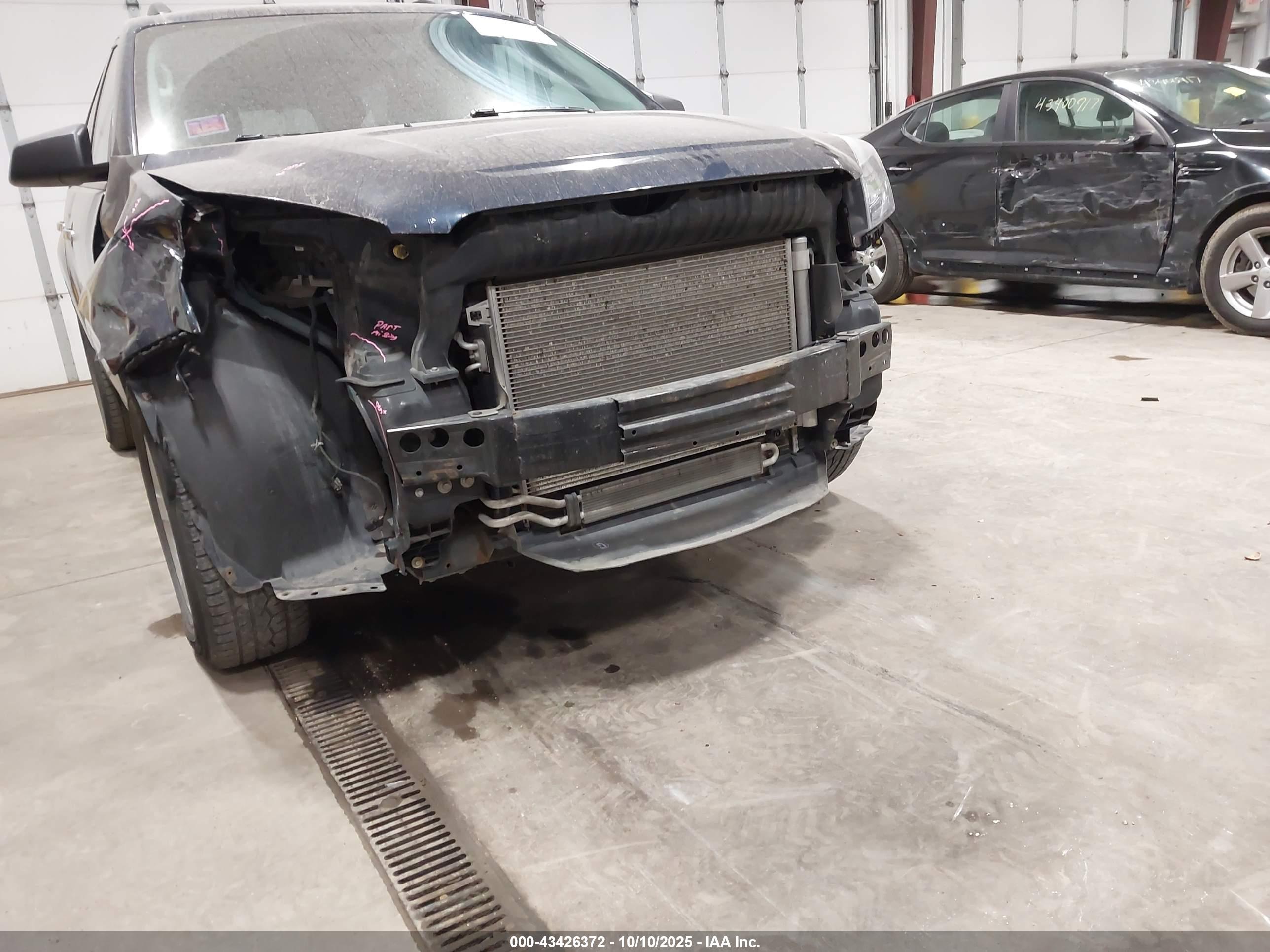 GMC ACADIA image 6