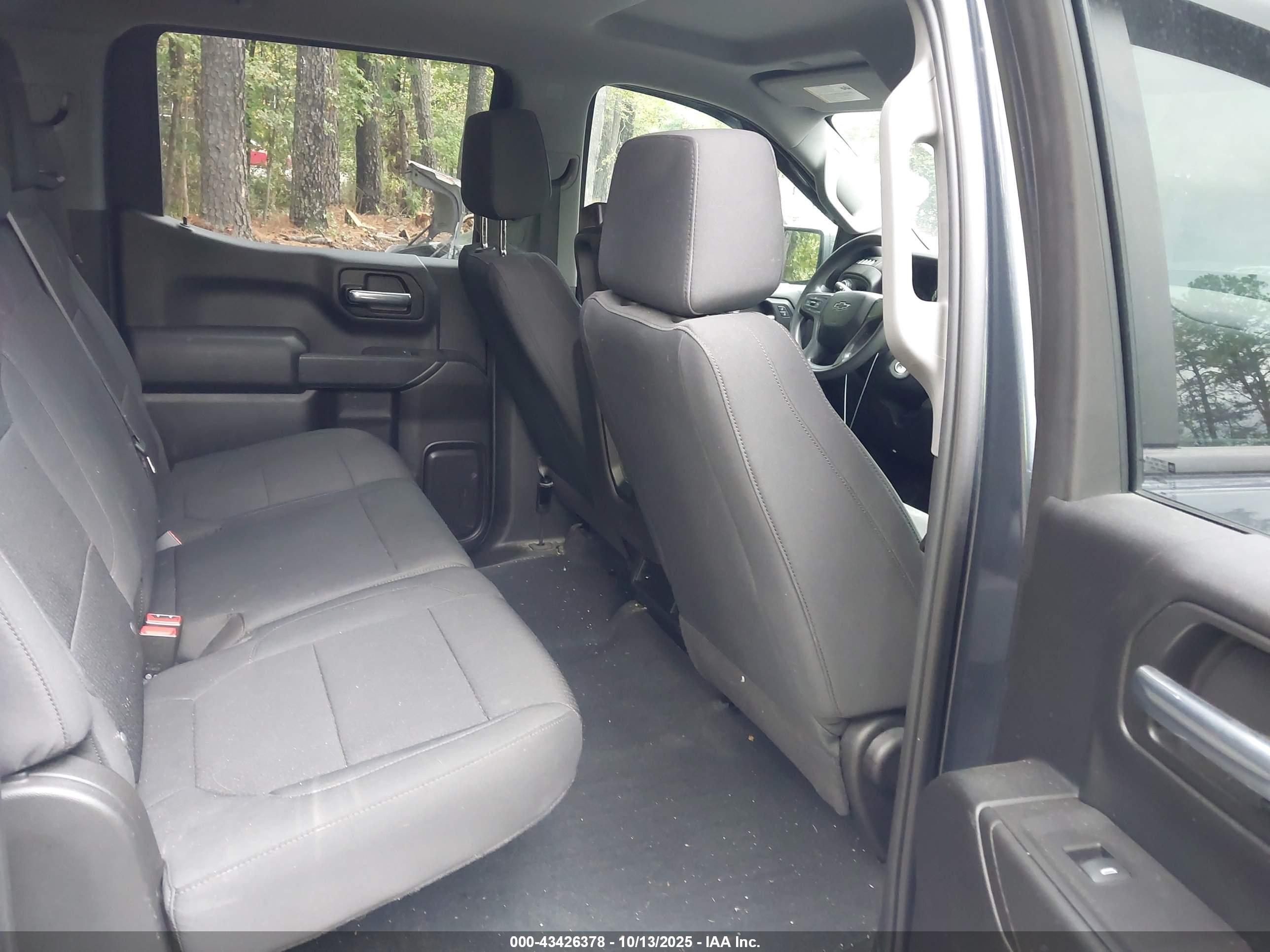 CHEVROLET SILVERADO image 8