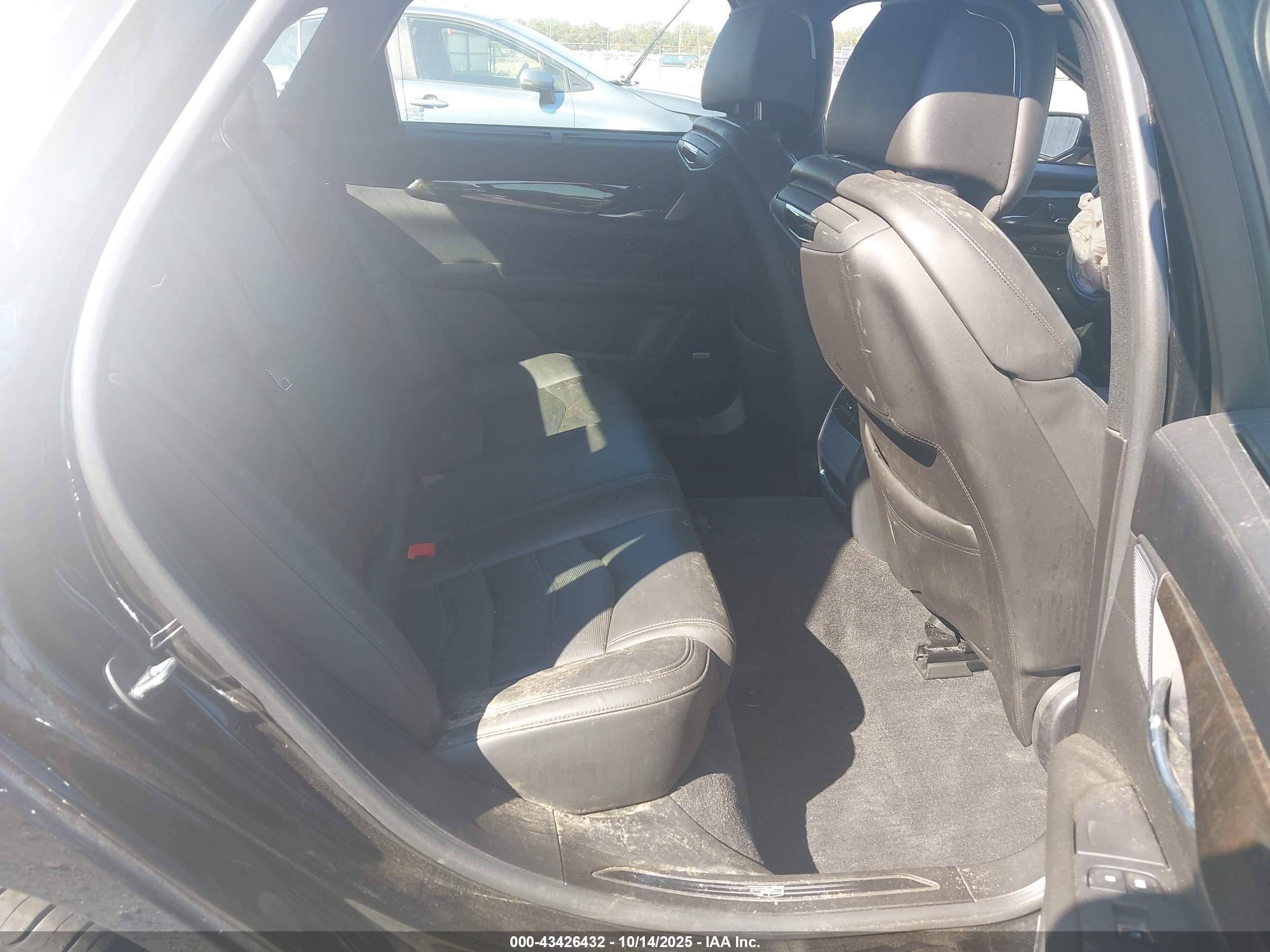 CADILLAC CT6 image 8