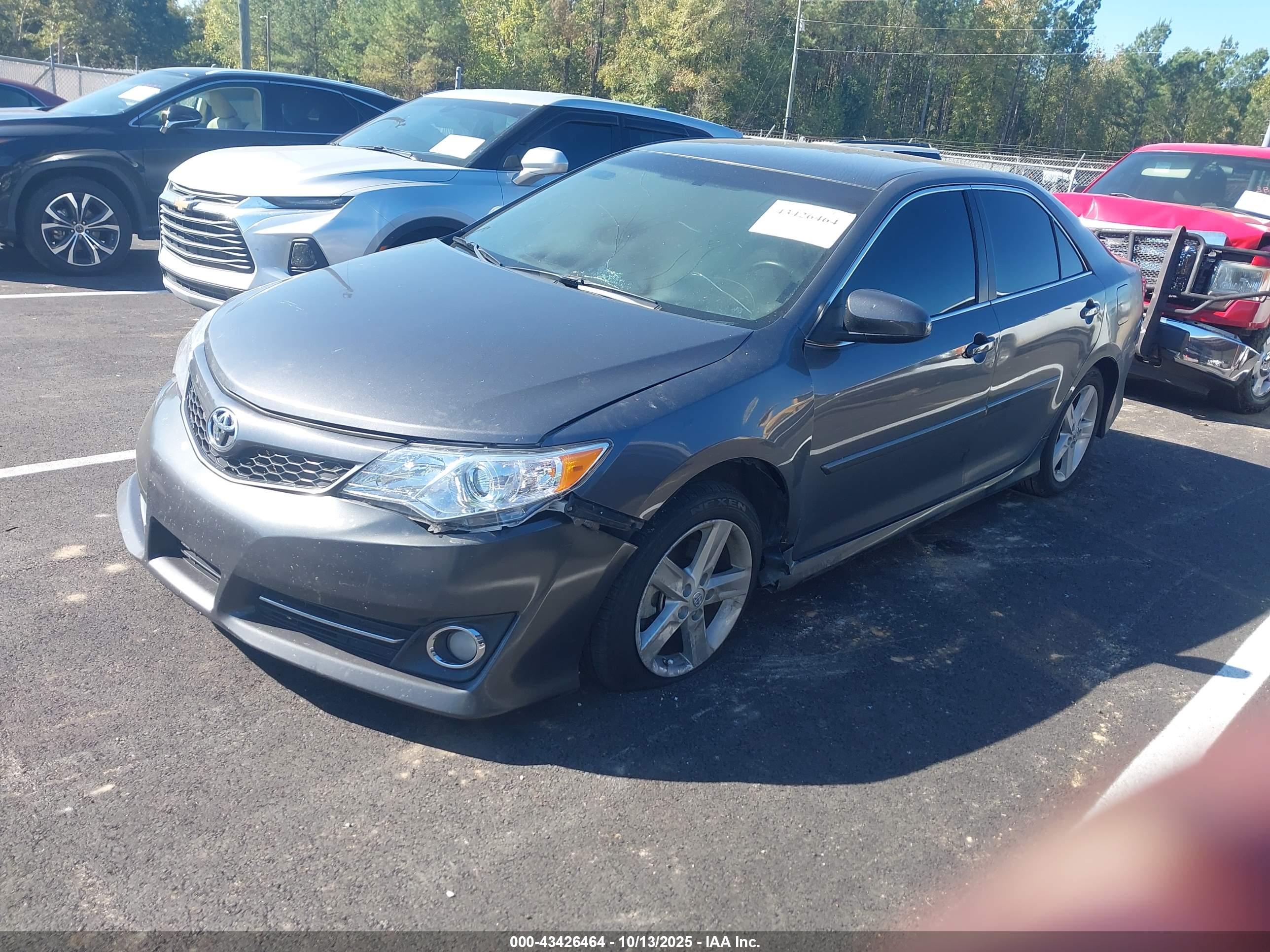TOYOTA CAMRY image 2