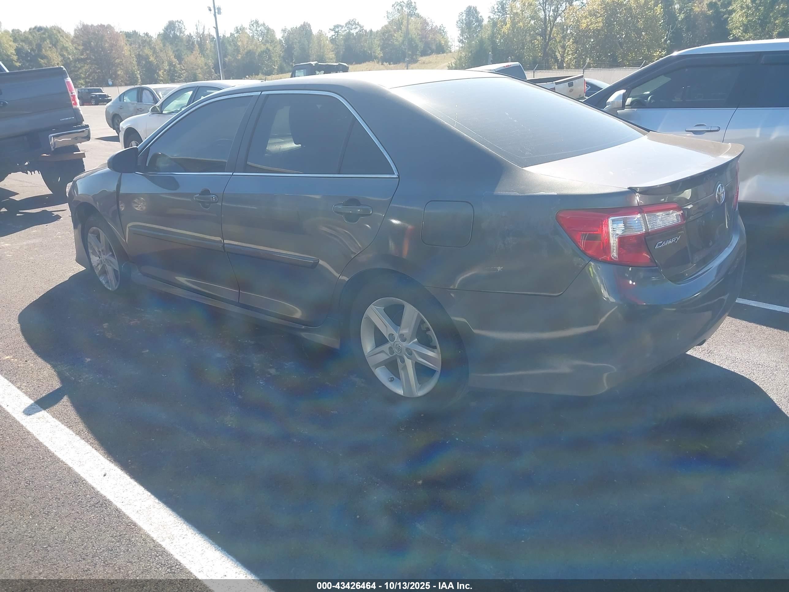 TOYOTA CAMRY image 3