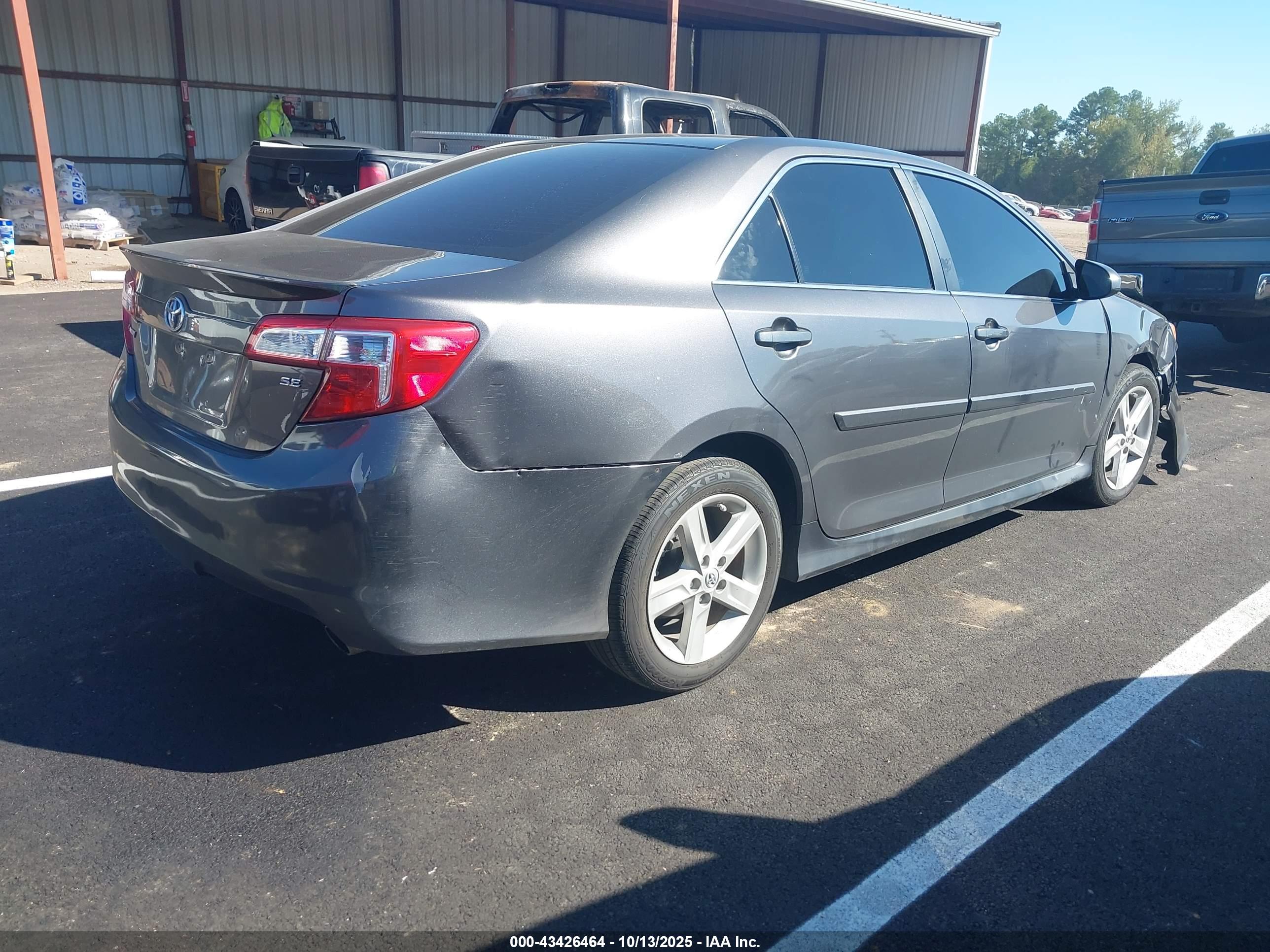 TOYOTA CAMRY image 4