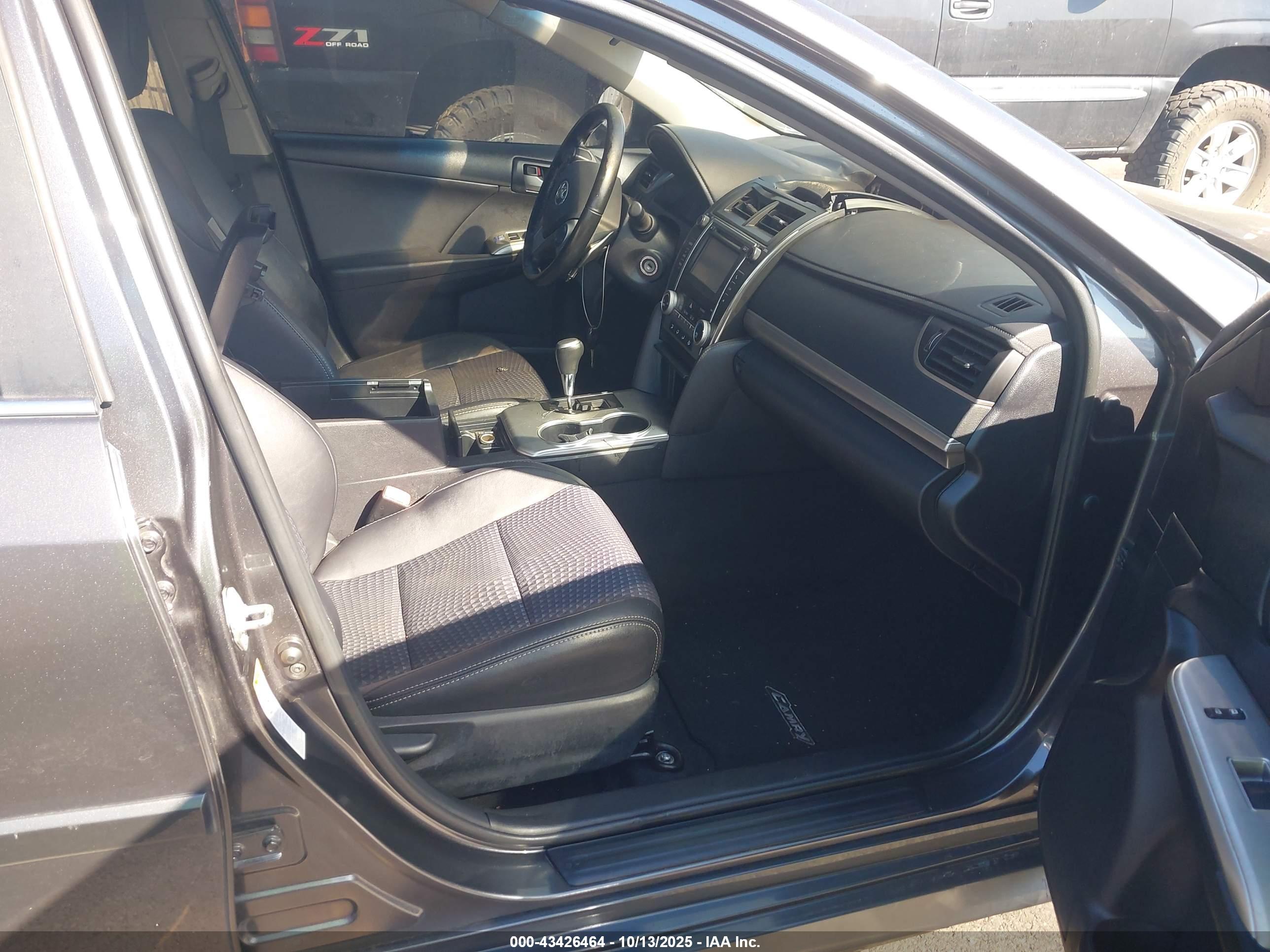 TOYOTA CAMRY image 5