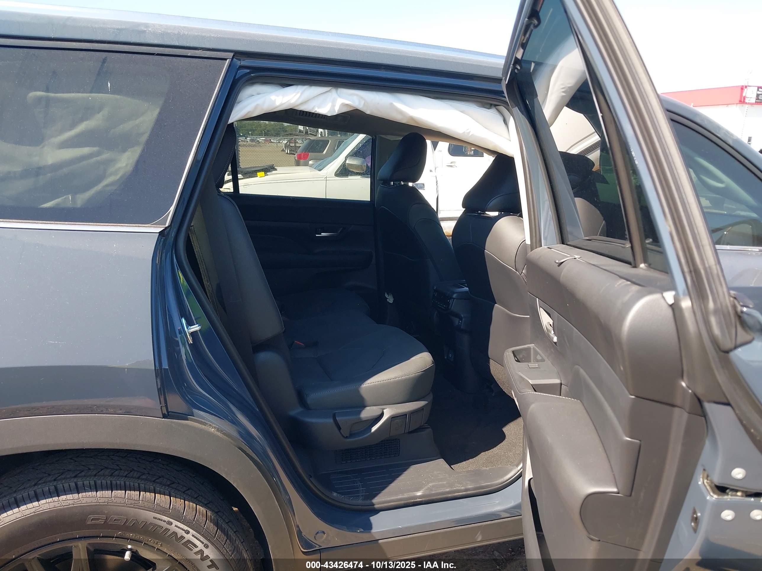 TOYOTA GRAND image 8
