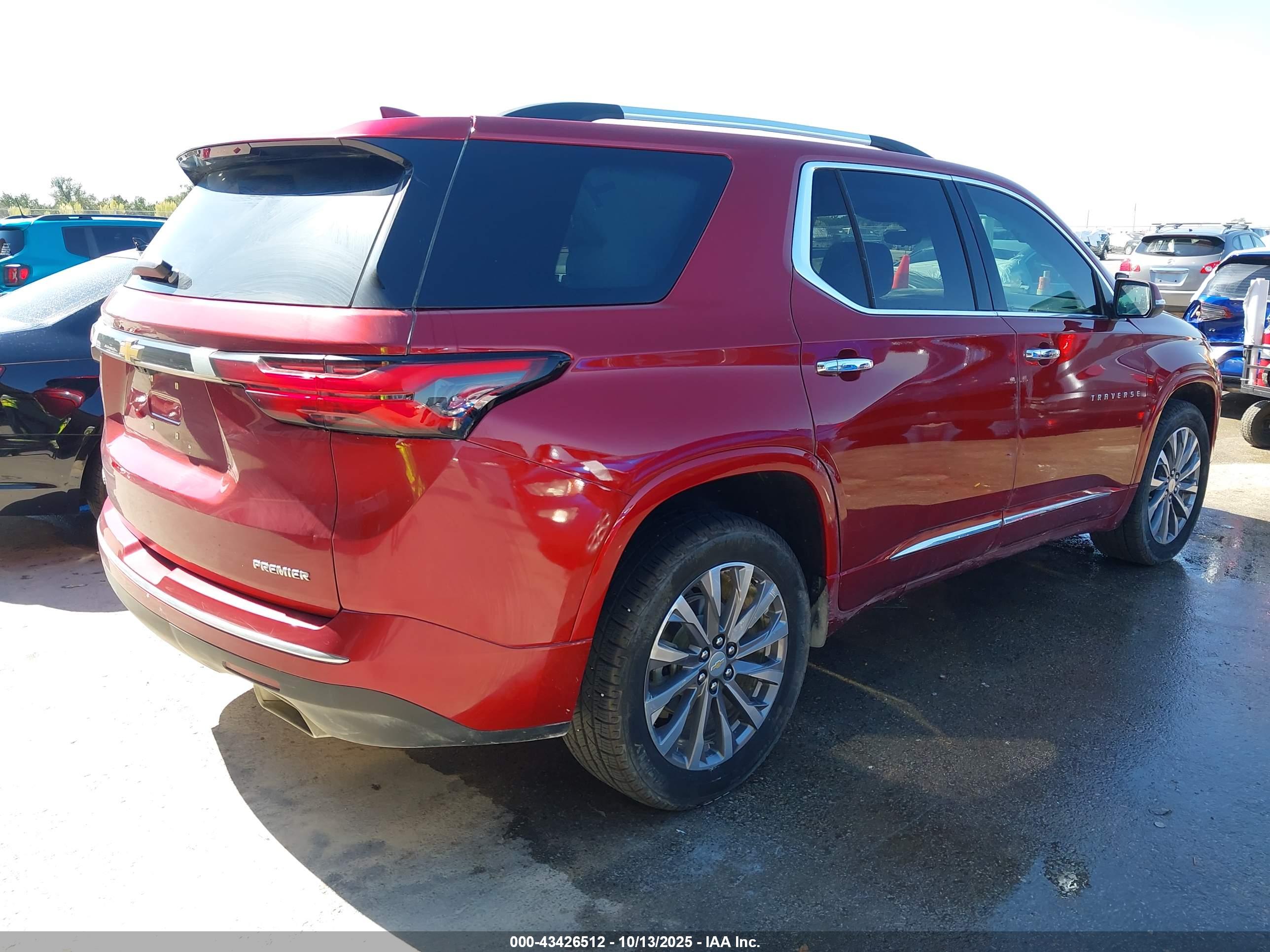 CHEVROLET TRAVERSE image 4