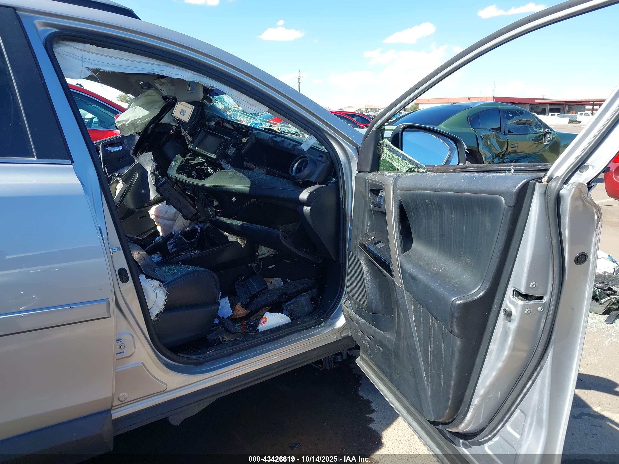 TOYOTA RAV4 image 5