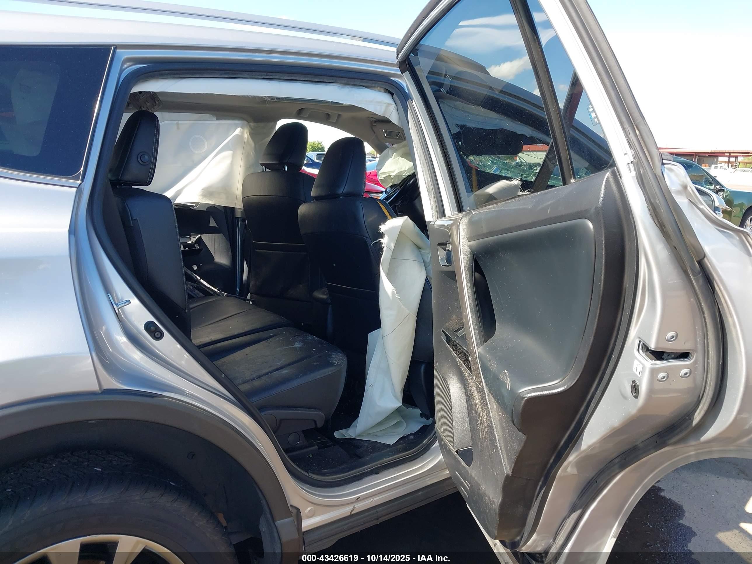 TOYOTA RAV4 image 8