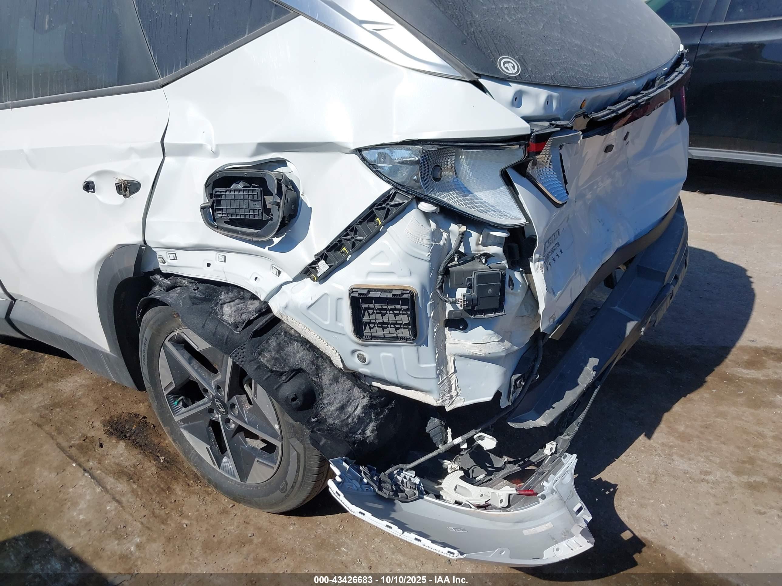 HYUNDAI TUCSON image 6