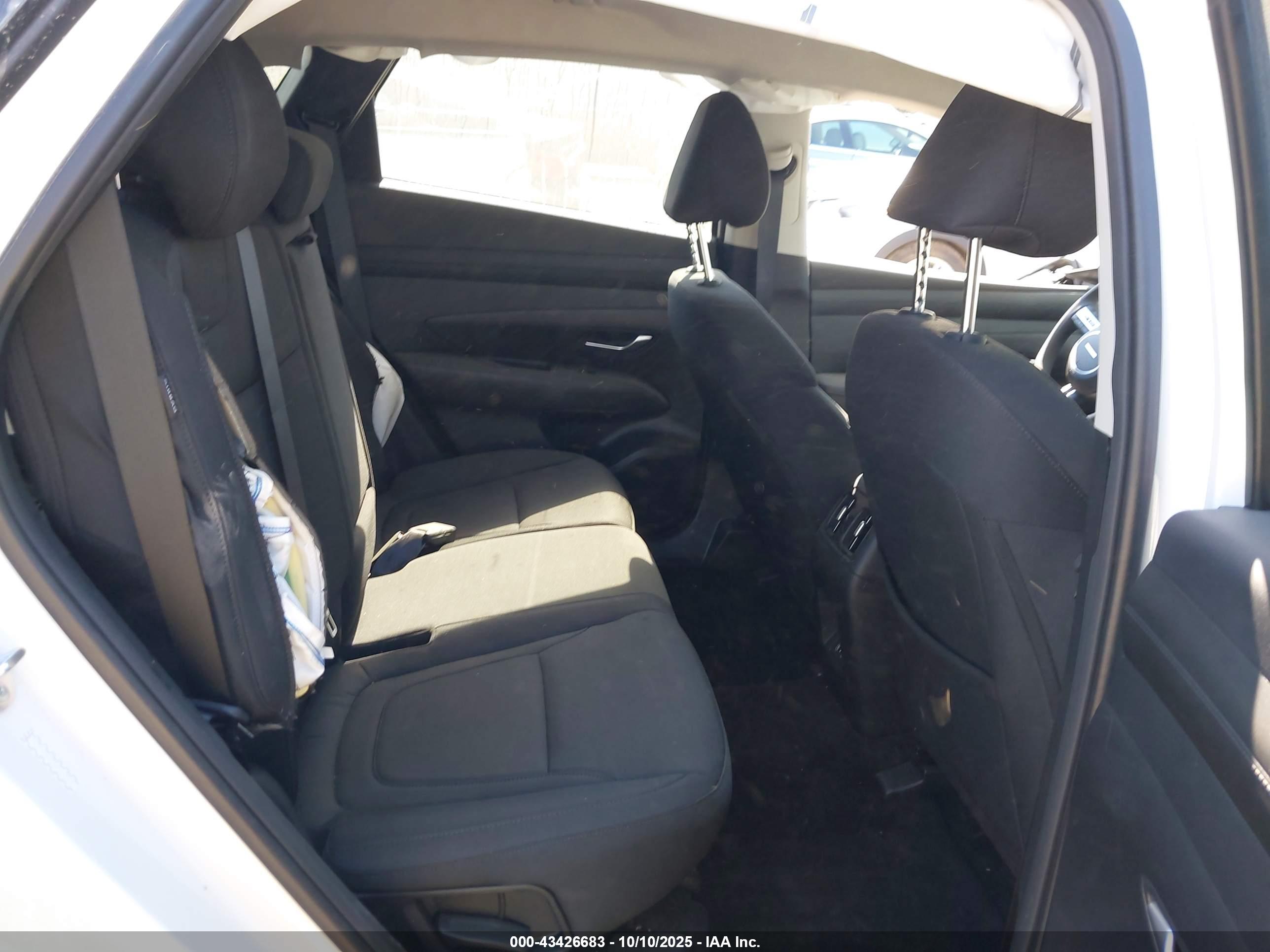 HYUNDAI TUCSON image 8