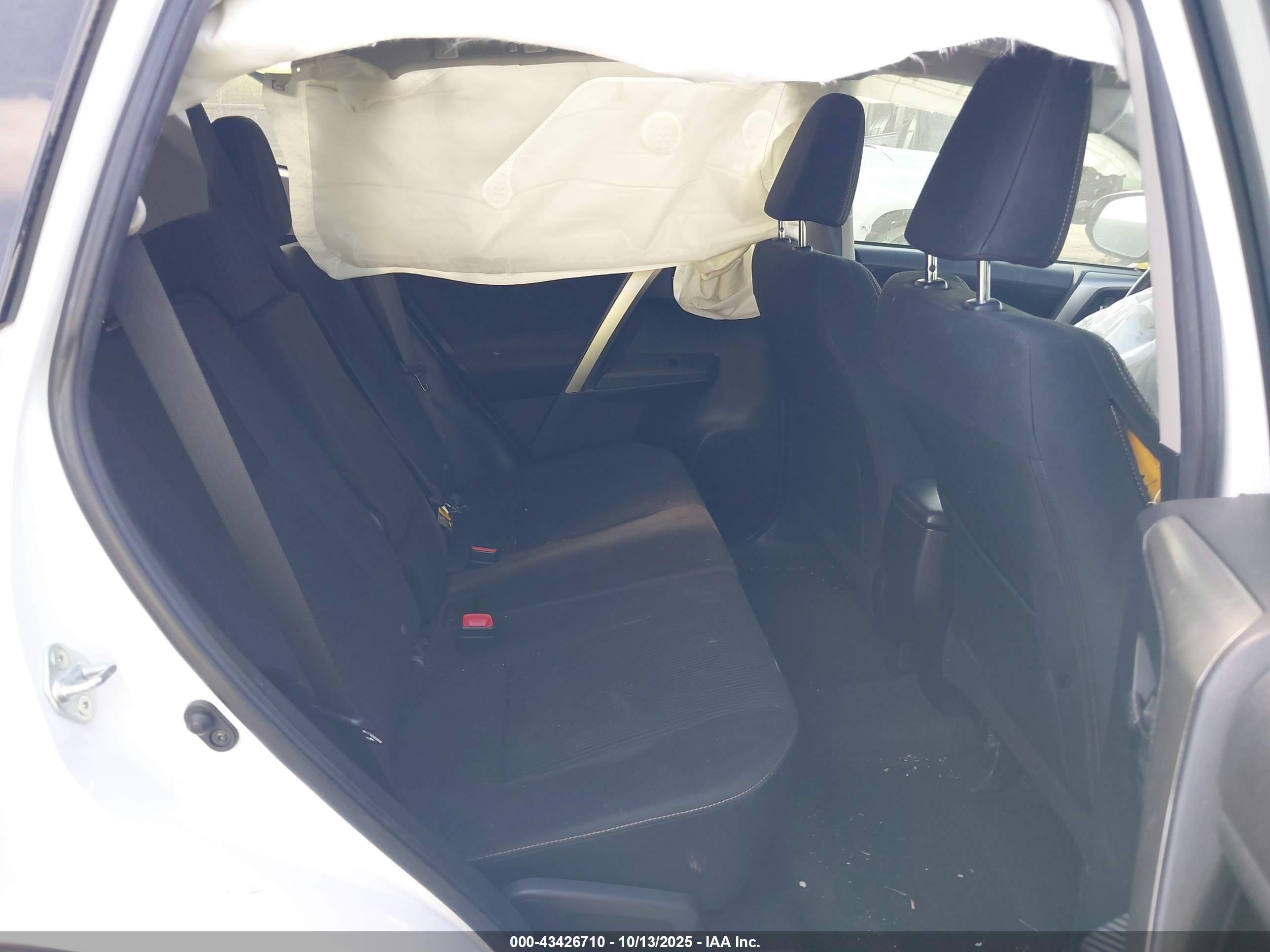 TOYOTA RAV4 image 8