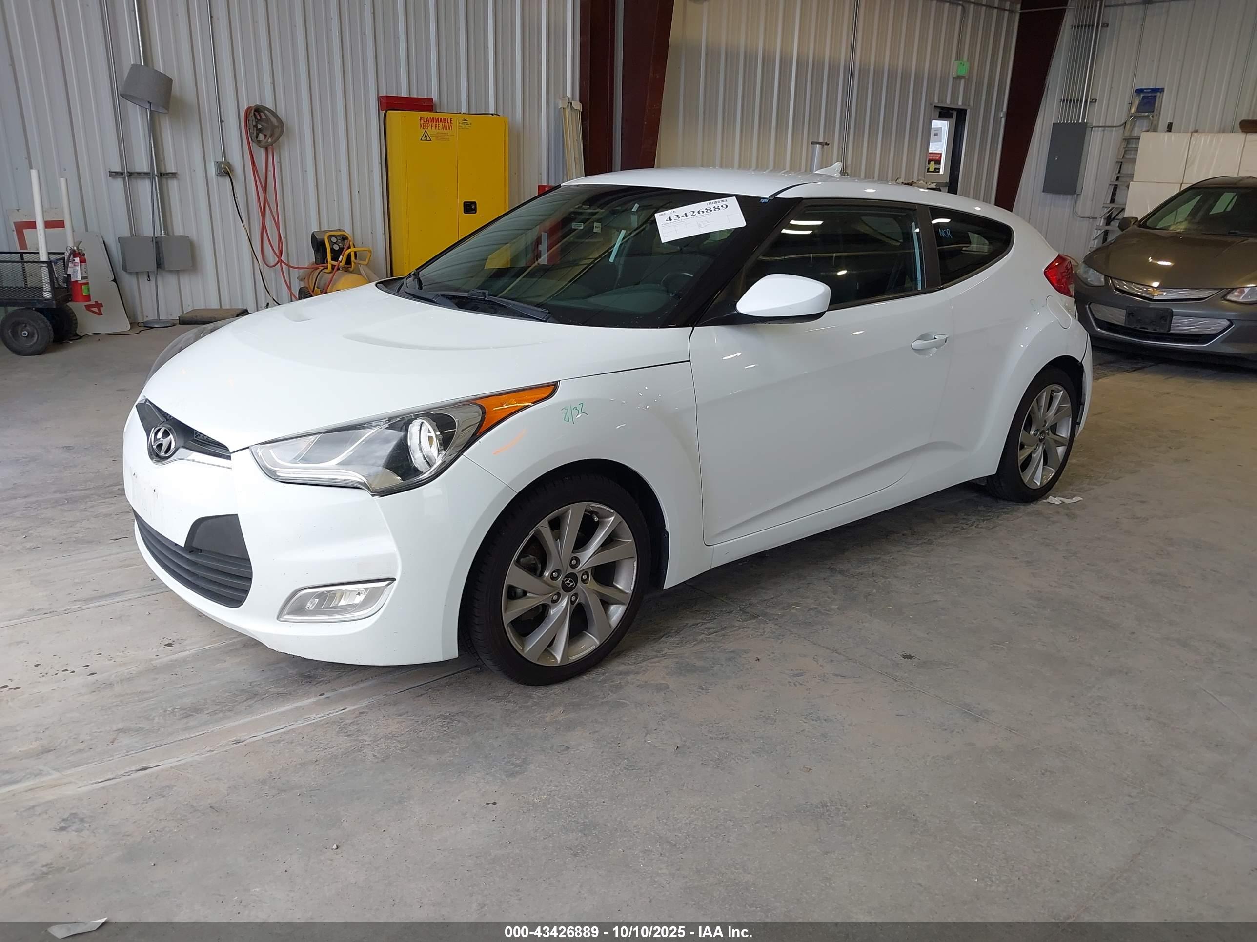 HYUNDAI VELOSTER image 2