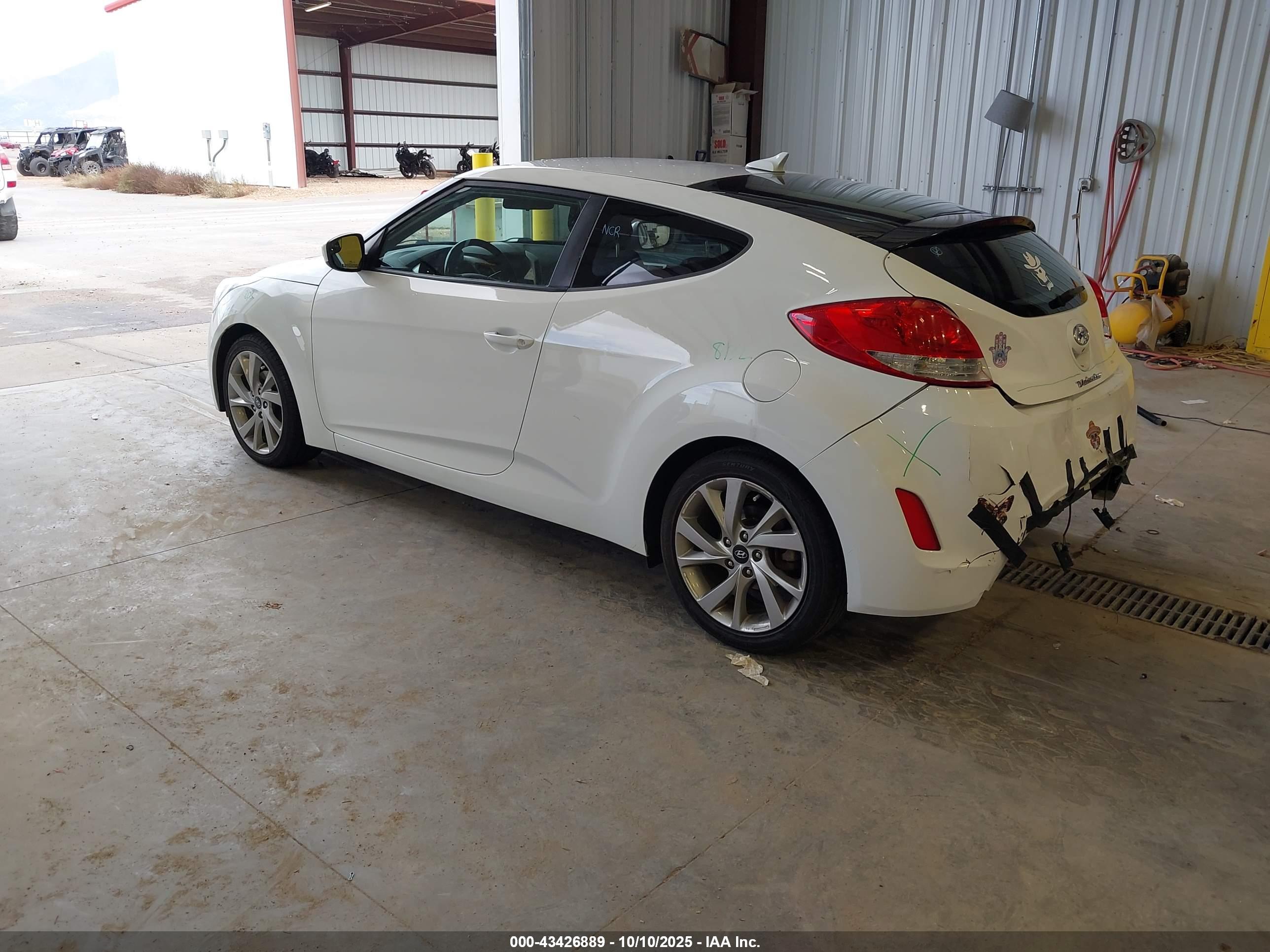 HYUNDAI VELOSTER image 3