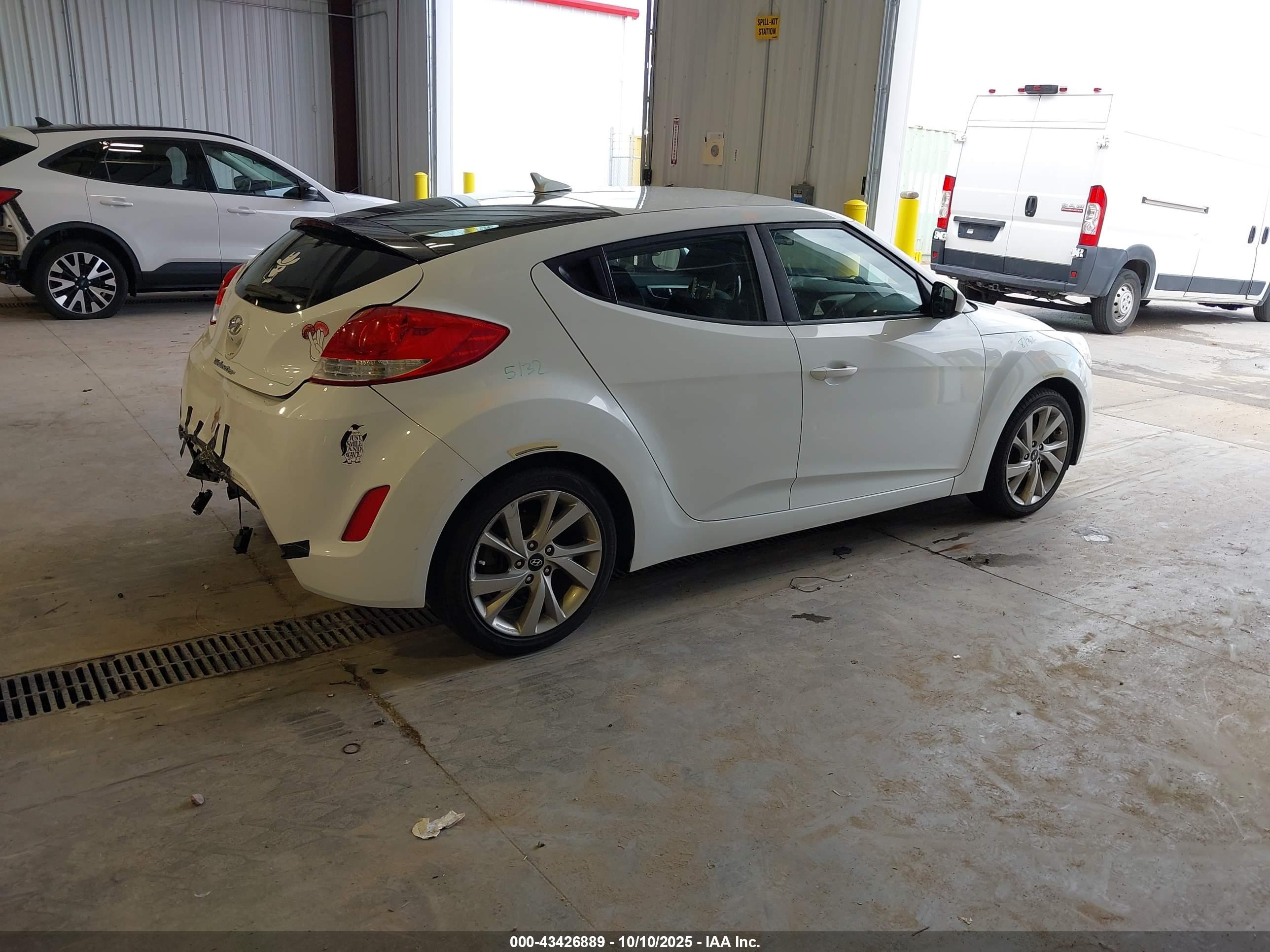 HYUNDAI VELOSTER image 4