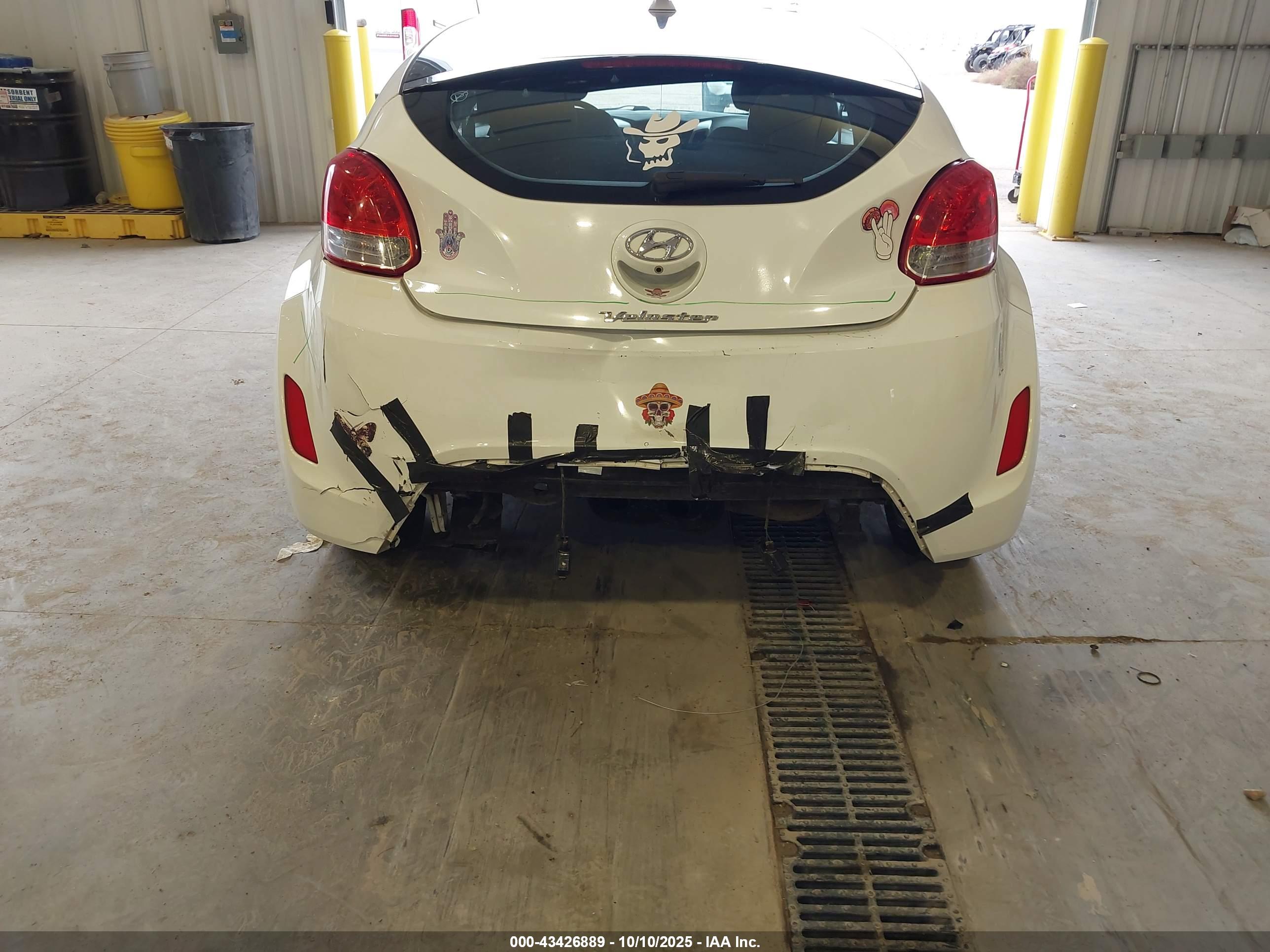 HYUNDAI VELOSTER image 6