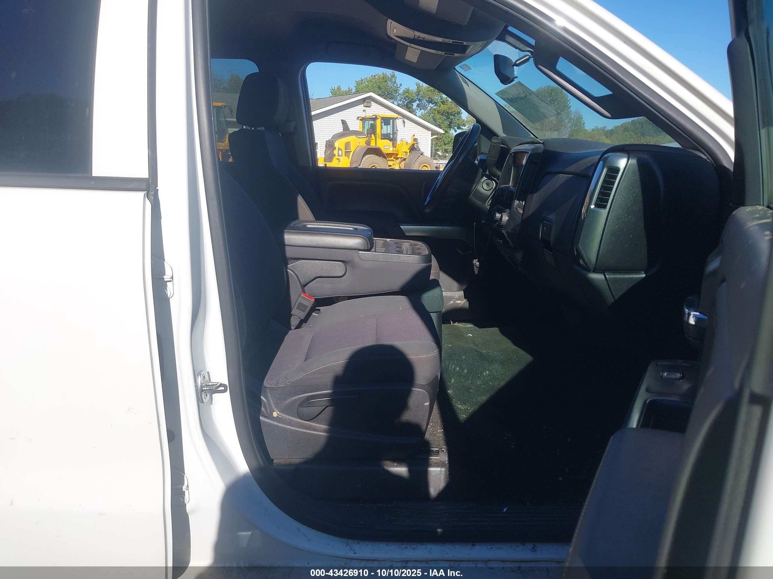 CHEVROLET SILVERADO image 5