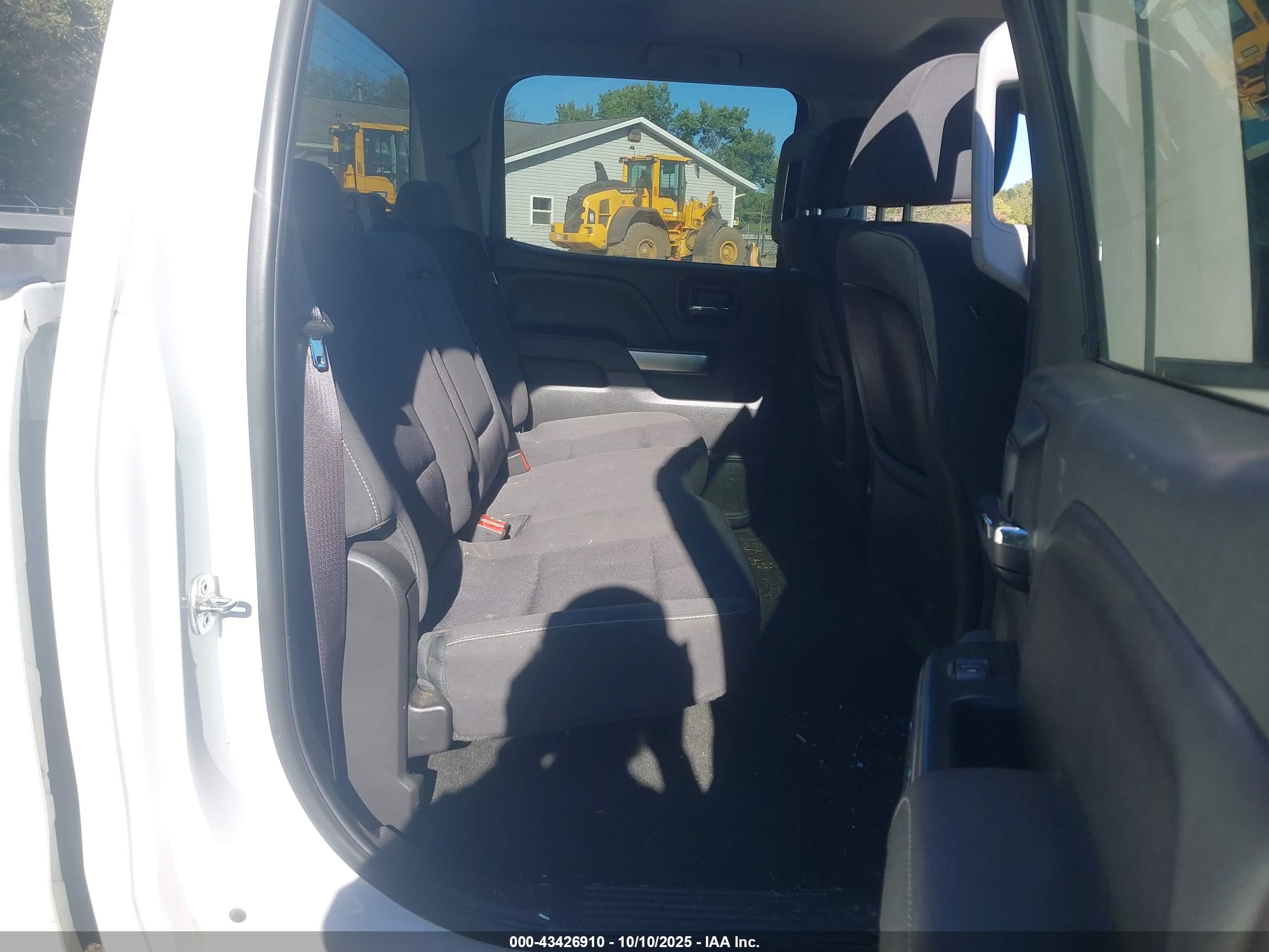 CHEVROLET SILVERADO image 8