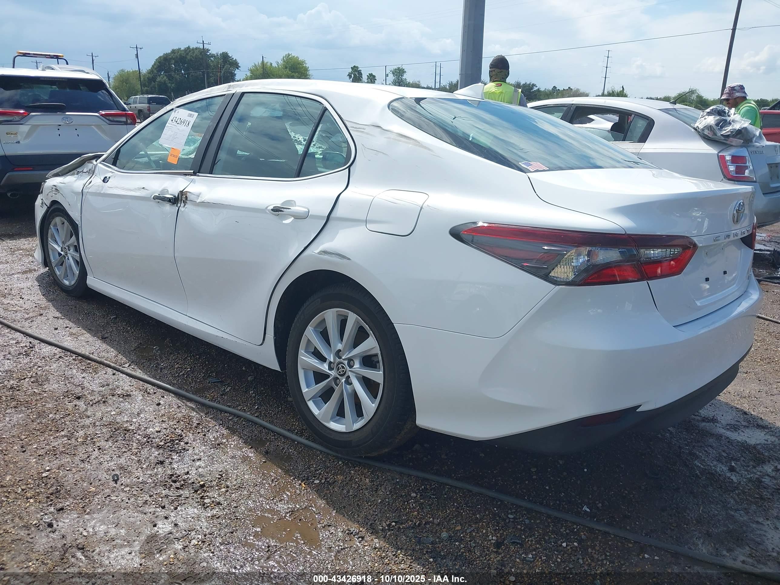 TOYOTA CAMRY image 3