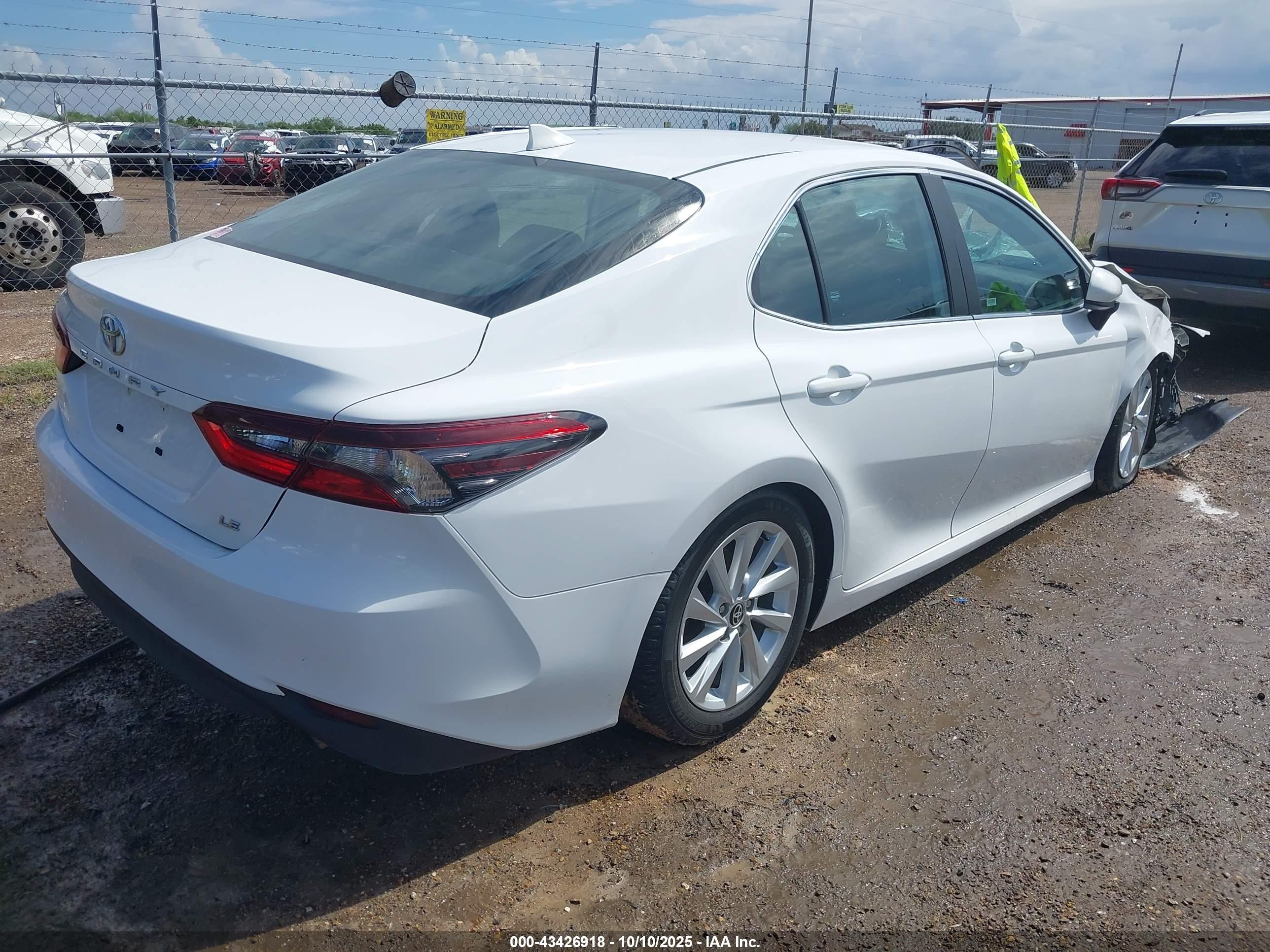 TOYOTA CAMRY image 4