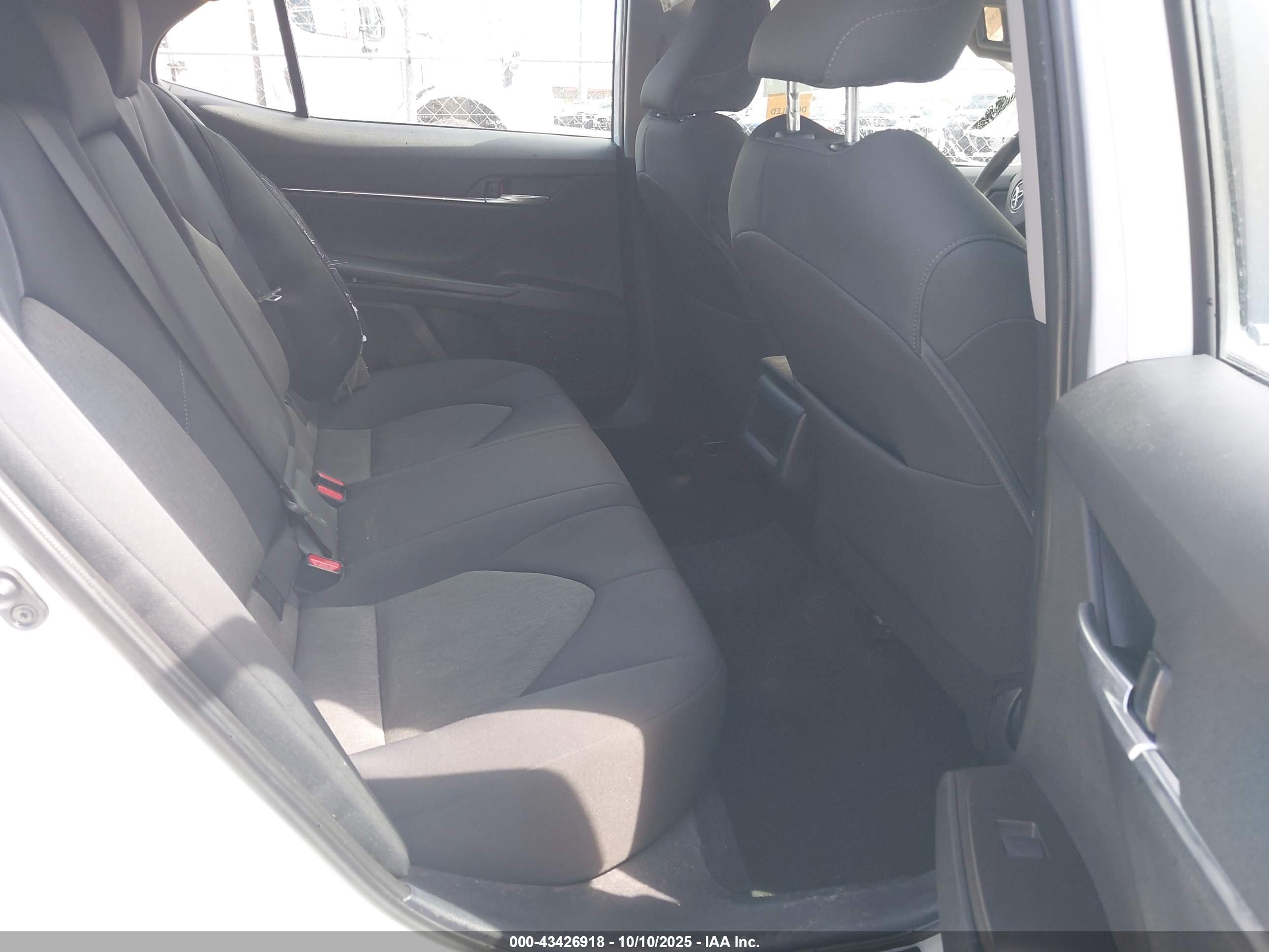TOYOTA CAMRY image 8