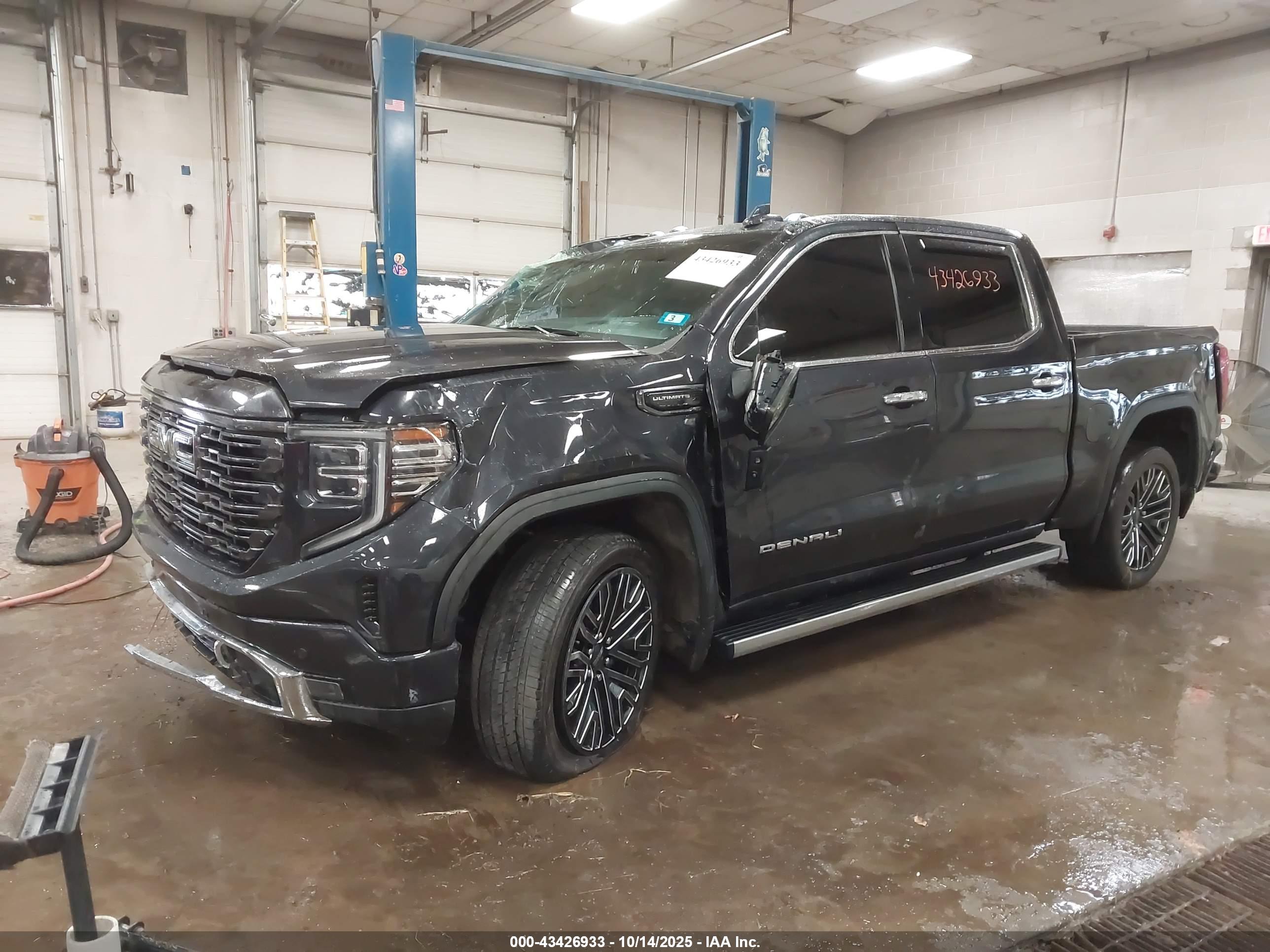 GMC SIERRA image 2