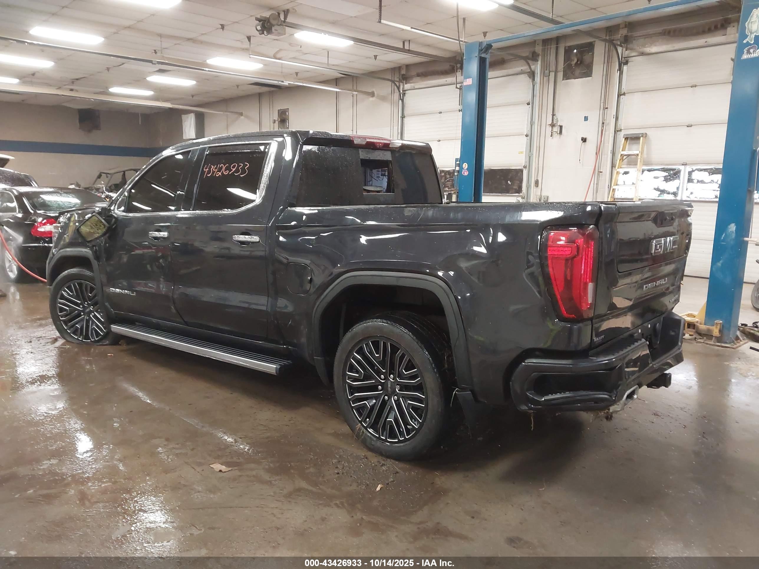 GMC SIERRA image 3