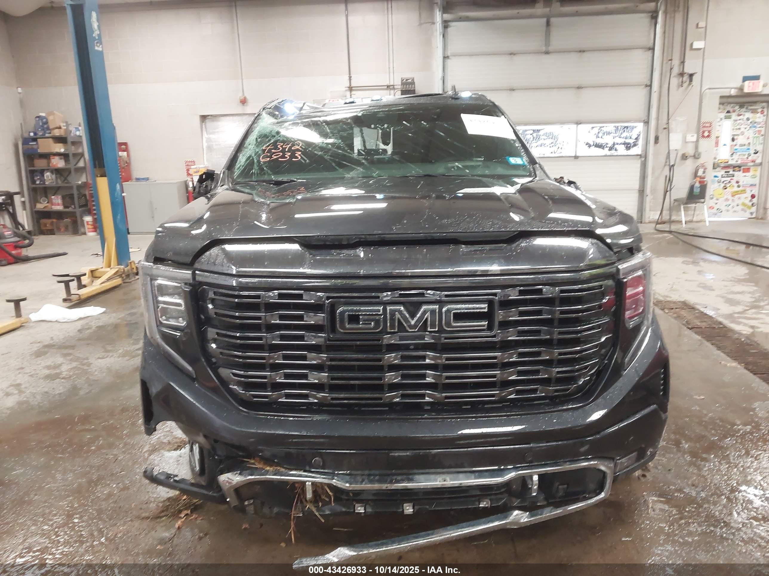 GMC SIERRA image 6