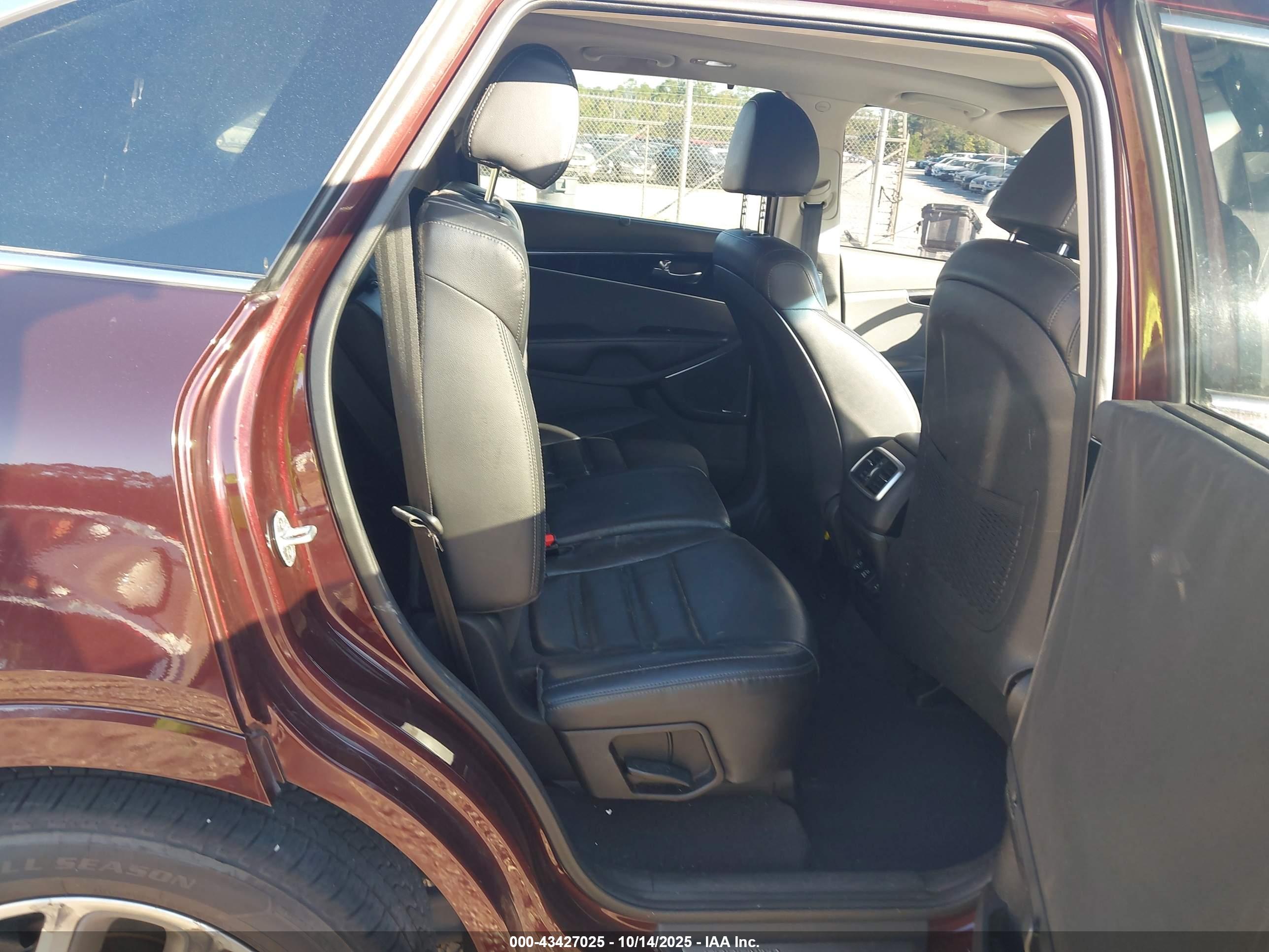 KIA SORENTO image 8