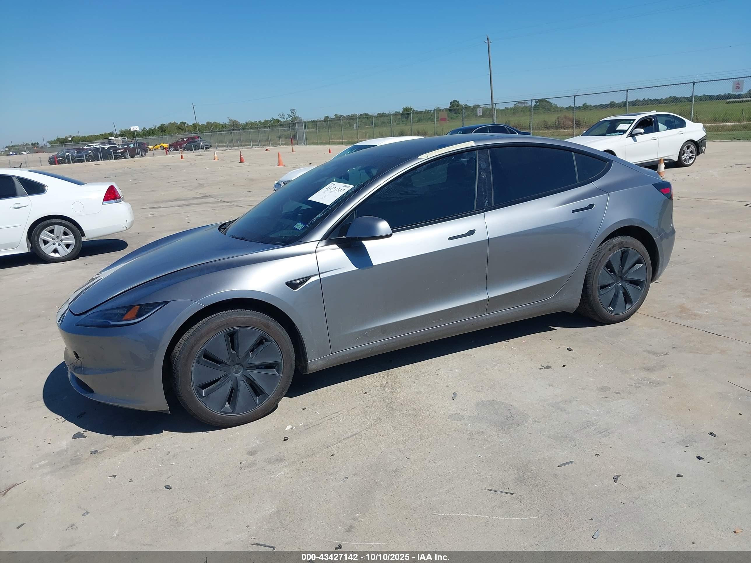 TESLA MODEL image 2